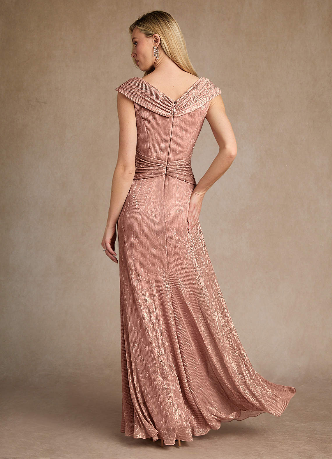 Azazie Warren Vestidos para mãe da noiva Vestido Rosa Ouro de Malha Metálica de Linha A com Plissado image3