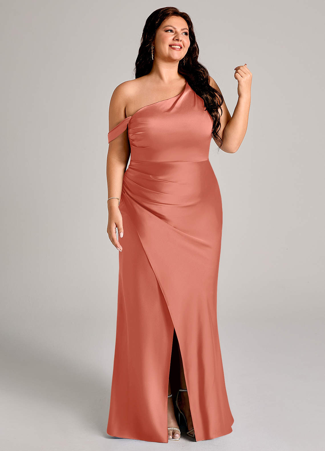 Azazie Madelyn Robes de demoiselle d'honneur Robe Sirène Convertible en Satin extensible Une épaule Rose Saumon image12