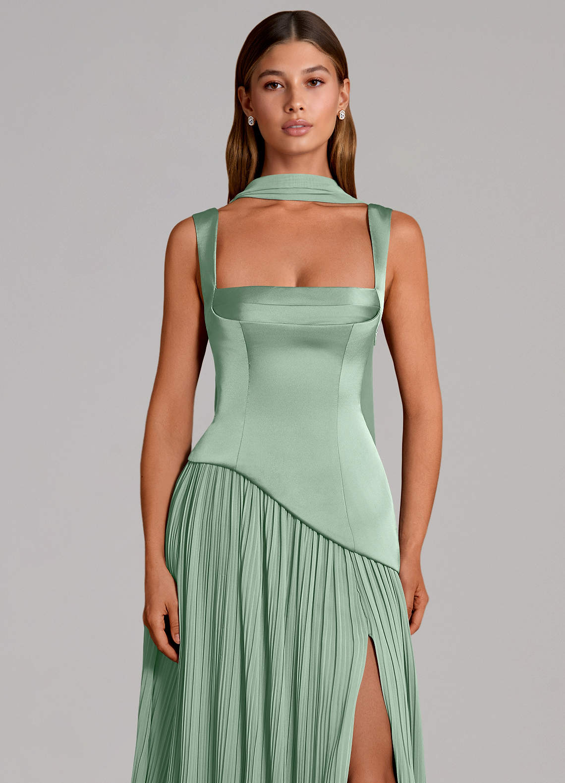 Azazie Stephanie Vestidos de damas de honor Vestido de Agave de Satén Elástico de Corte en A con Plisado image5