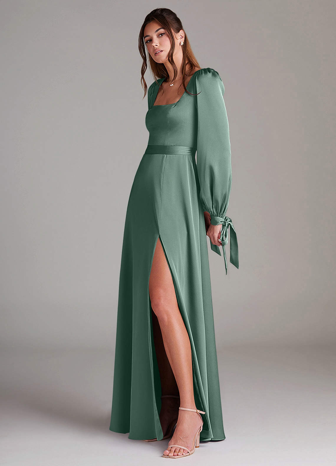 Azazie Leonia Robes de demoiselle d'honneur Robe Trapèze en Satin extensible Manche longue Eucalyptus image4