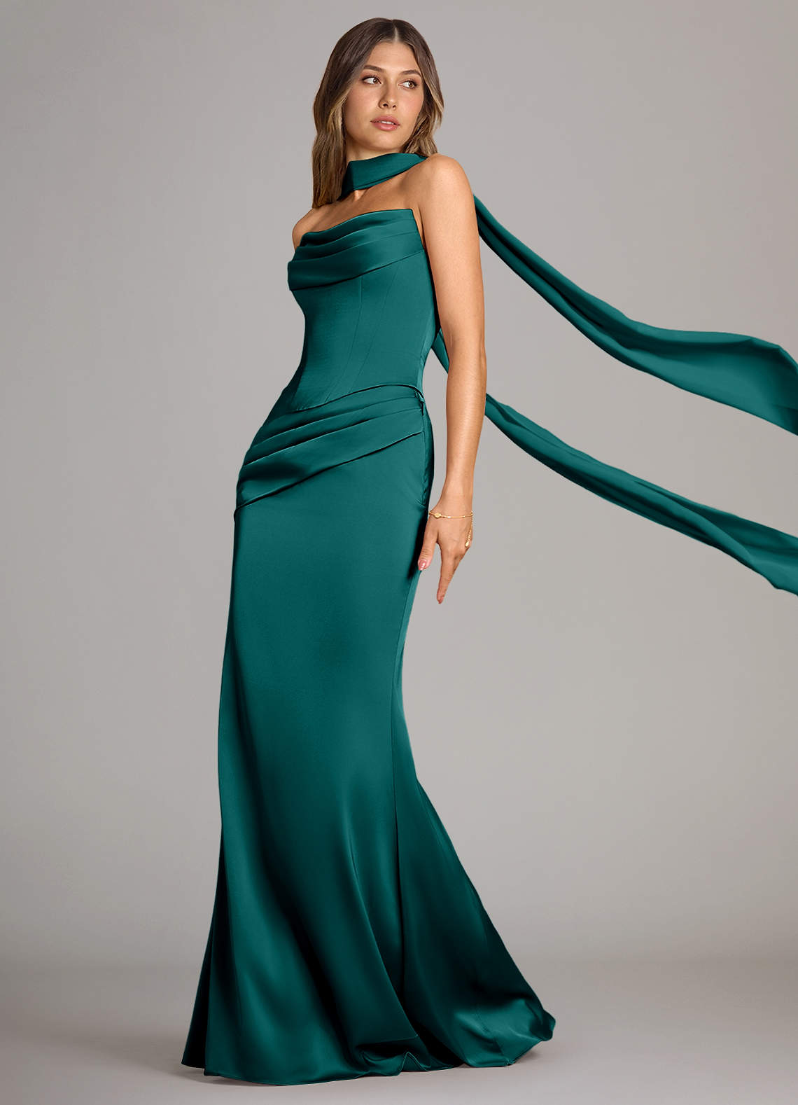 Azazie Sorrel Vestidos de damas de honor Vestido de Pavo Real de Satén Elástico de Corte Sirena Convertible con Sin tirantes image3
