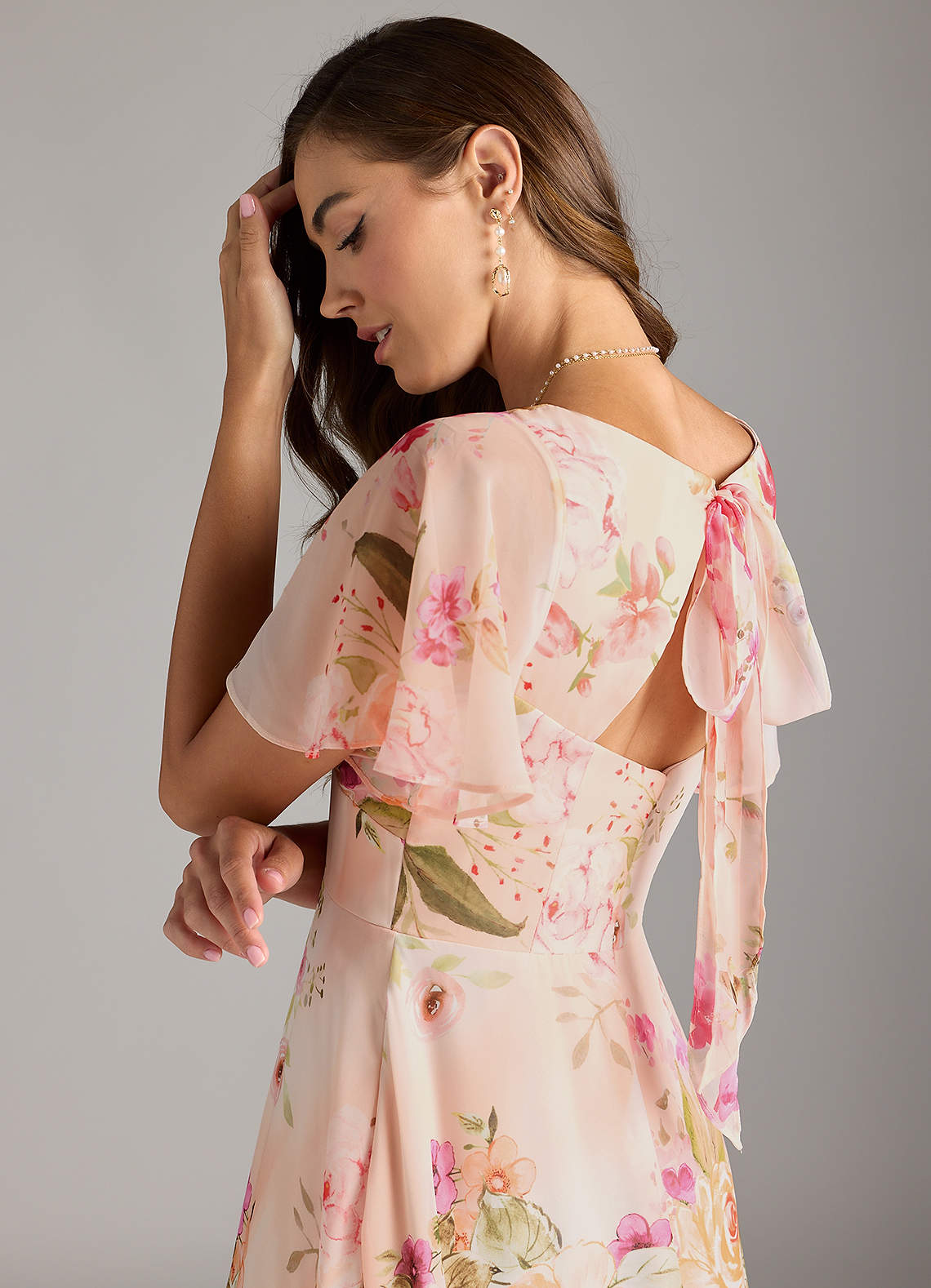 Azazie Kimber Abiti da Damigella Abito A-Line in Chiffon con Maniche a Volant Abstract Bouquet Floral image5