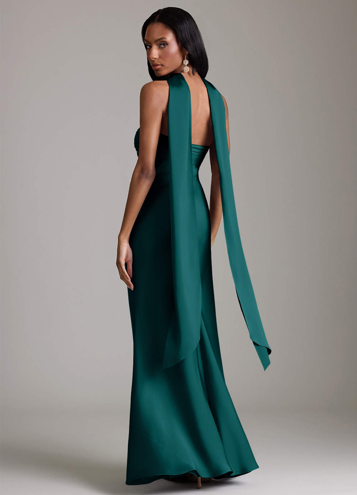 Azazie Saylor Vestidos de damas de honor Vestido de Pavo Real de Satén Elástico de Corte Sirena con Sin tirantes image7