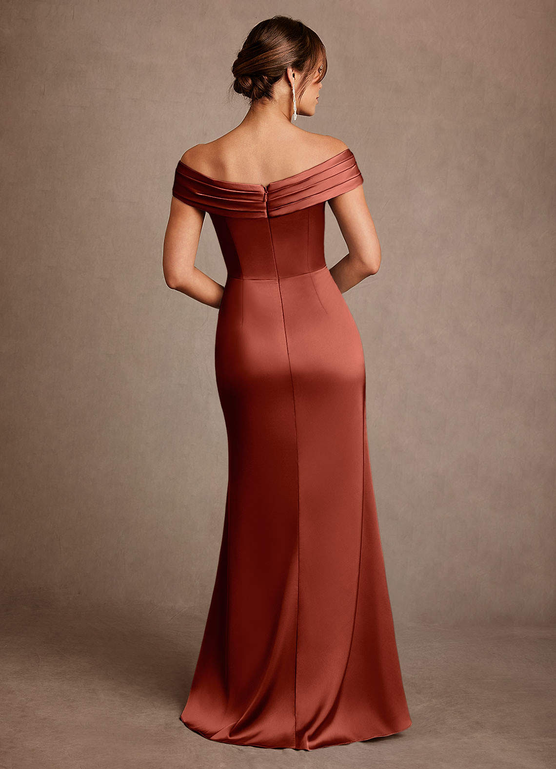 Azazie Bedford Mère de la mariée Robes Robe Fourreau en Satin extensible Plissée Terracotta image2