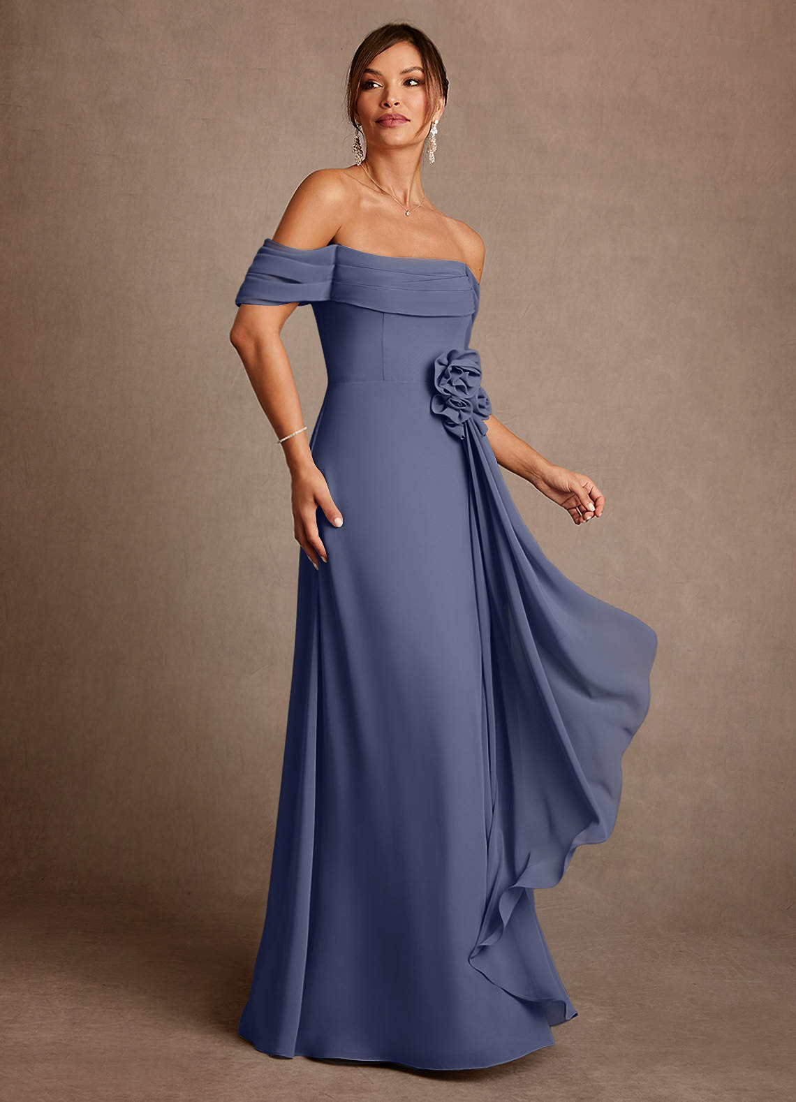 Azazie Amherst Mère de la mariée Robes Robe Trapèze en Mousseline de soie Épaule décolletée Bleu Orageux image1