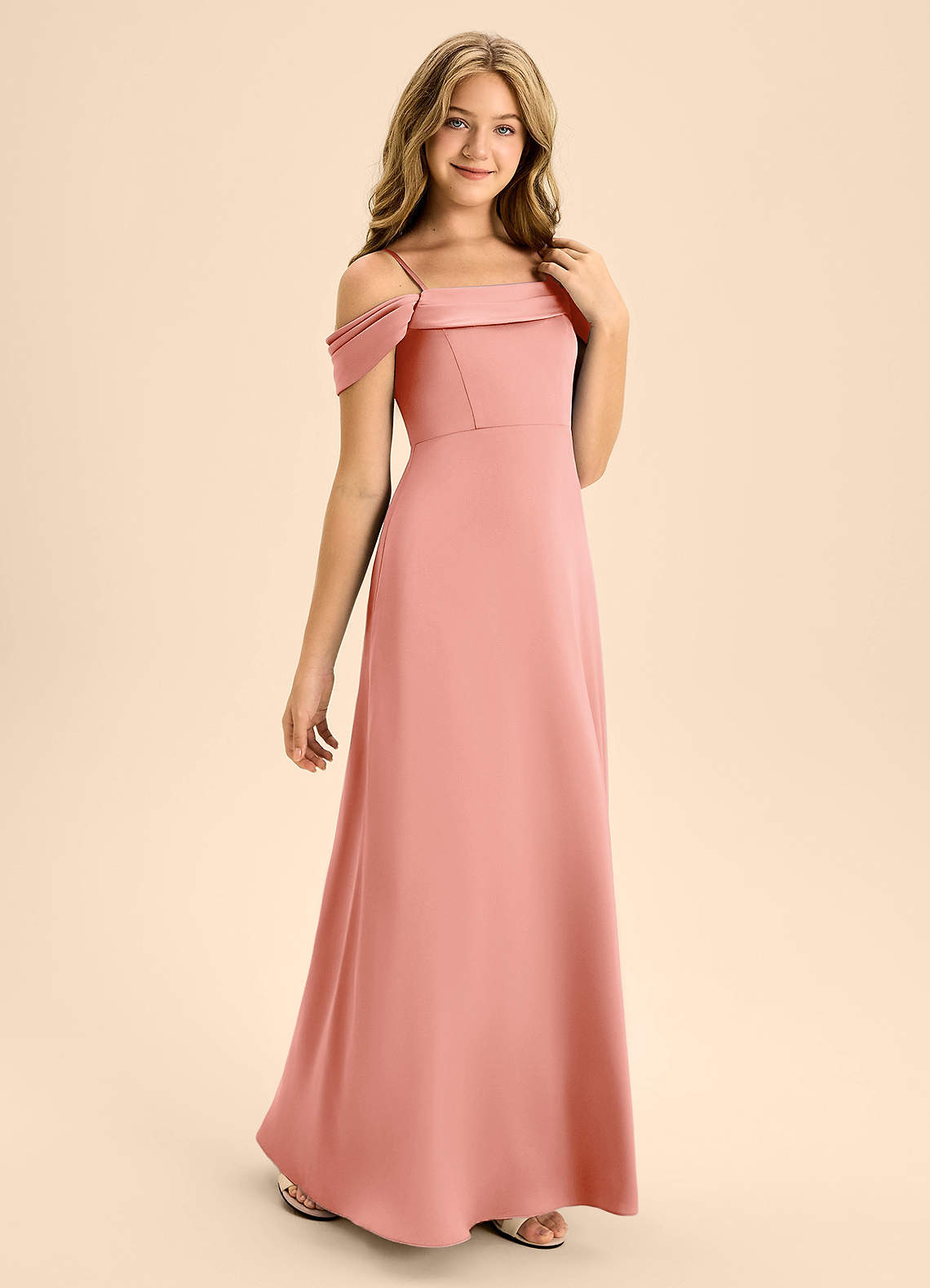 Azazie Anselie Junior Vestido Coral de Cetim elástico de Linha A com Fora do ombro image4