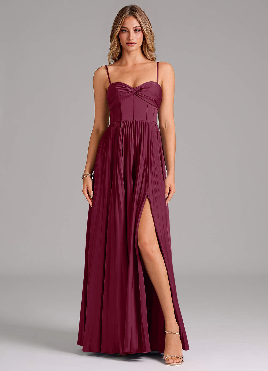 Azazie Tyla Robes de demoiselle d'honneur Robe Trapèze en Satin extensible Encolure en Forme de Cœur Mûre image1