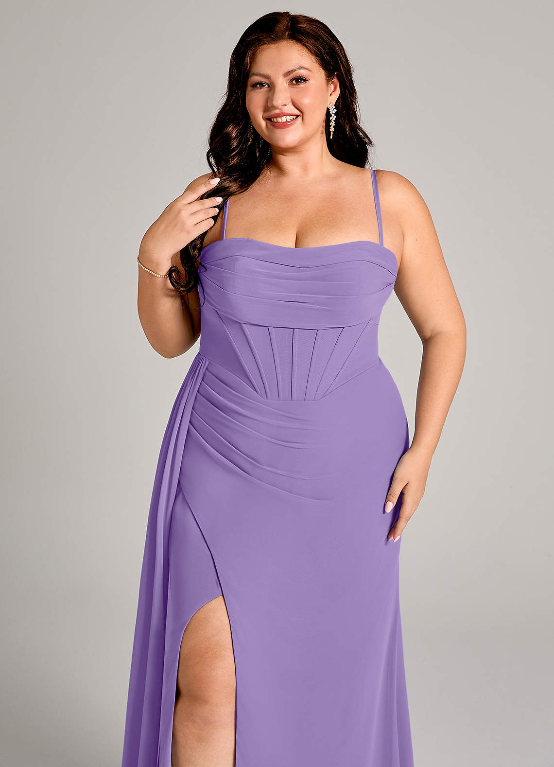 Azazie Amyra Vestidos de damas de honor Vestido de Tahití de Gasa de Corte Recto Convertible con Vestidos sin tirantes image10