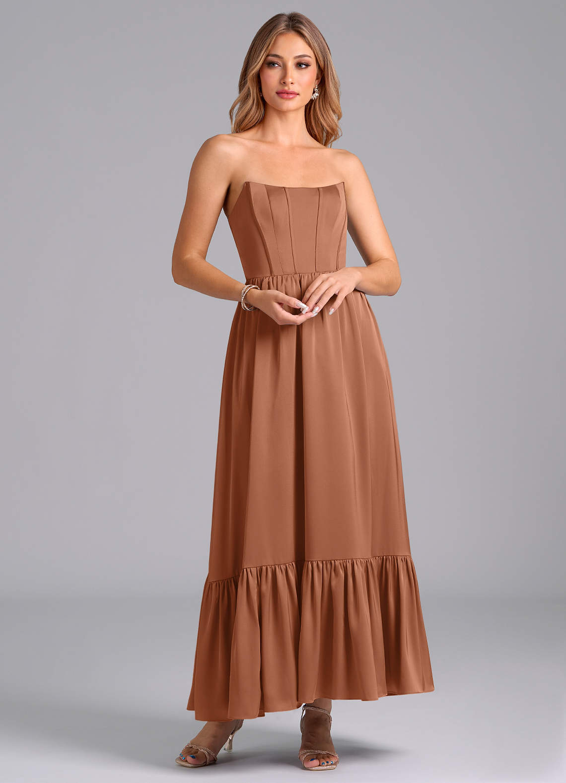 Azazie Leilana Robes de demoiselle d'honneur Robe Trapèze en Satin extensible Corset Bronze image1