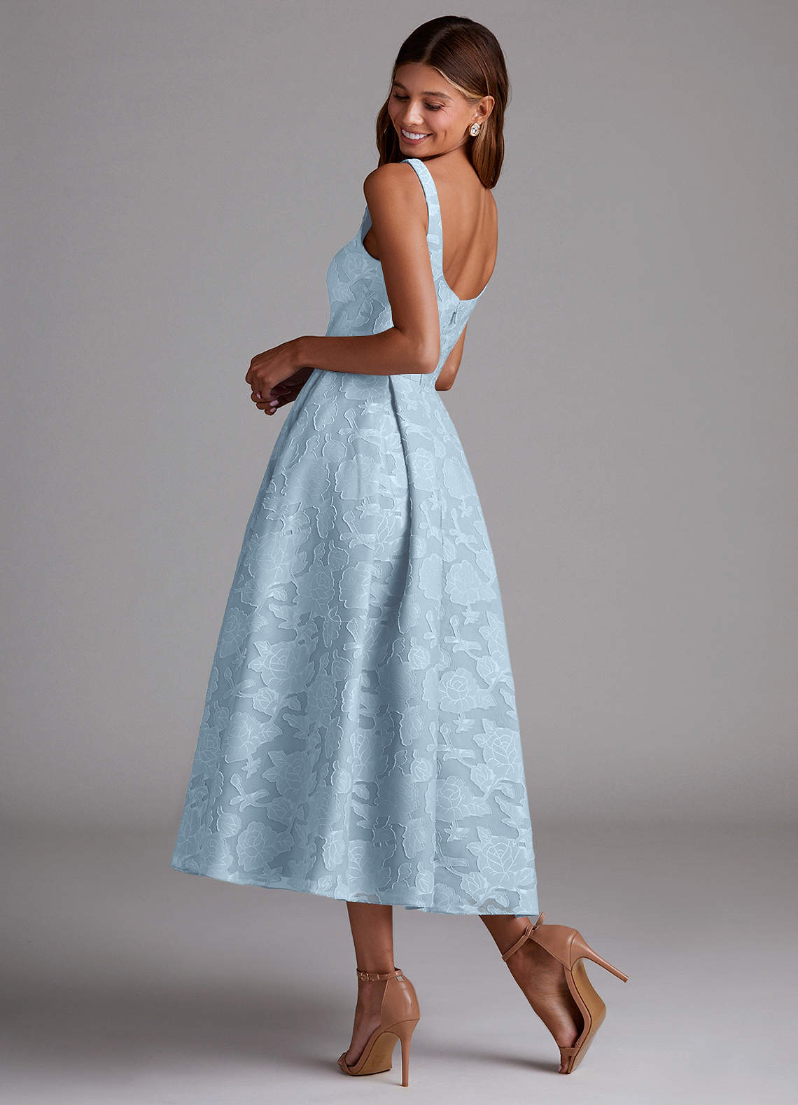 Azazie Amalie Vestidos de damas de honor Vestido de Azul Cielo de Devorado Floral de Corte en A con Plisado image1