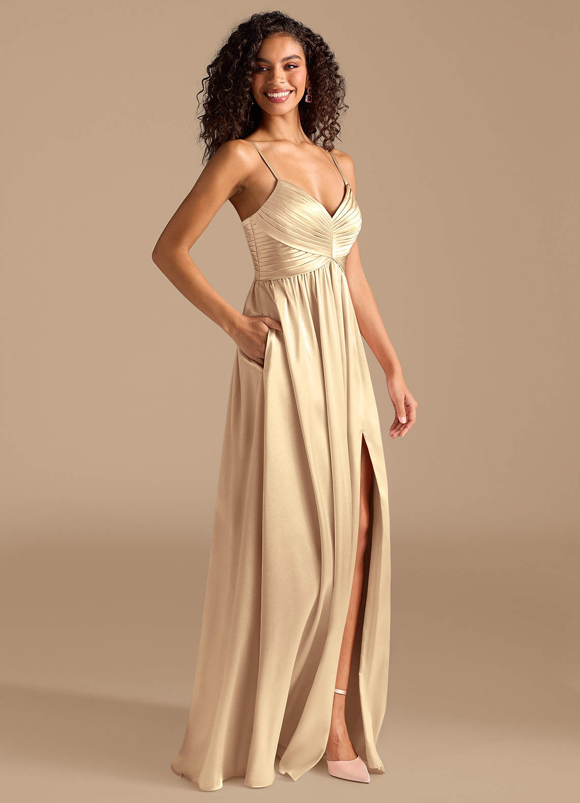 Azazie Alia Robes de demoiselle d'honneur Robe Trapèze en Satiné métallisé Plissée Or image4