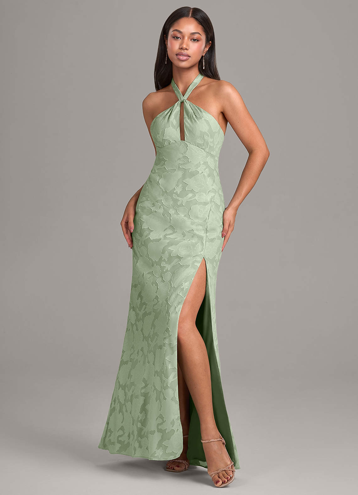 Azazie Ailany Vestidos de damas de honor Vestido de Salvia Polvorienta de Devorado Floral de Corte en A con Plisado image1