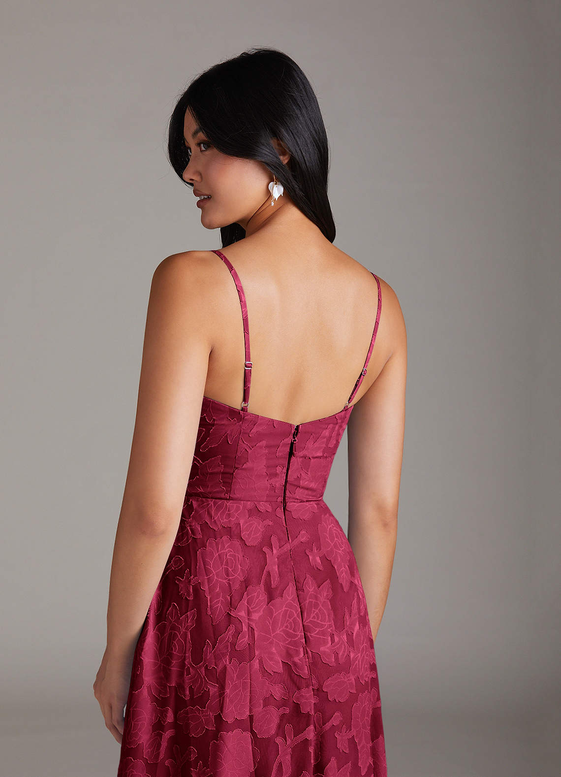 Azazie Moira Vestidos de madrinha de casamento Vestido Borgonha de Esgotamento Floral de Linha A com Racha Lateral image5