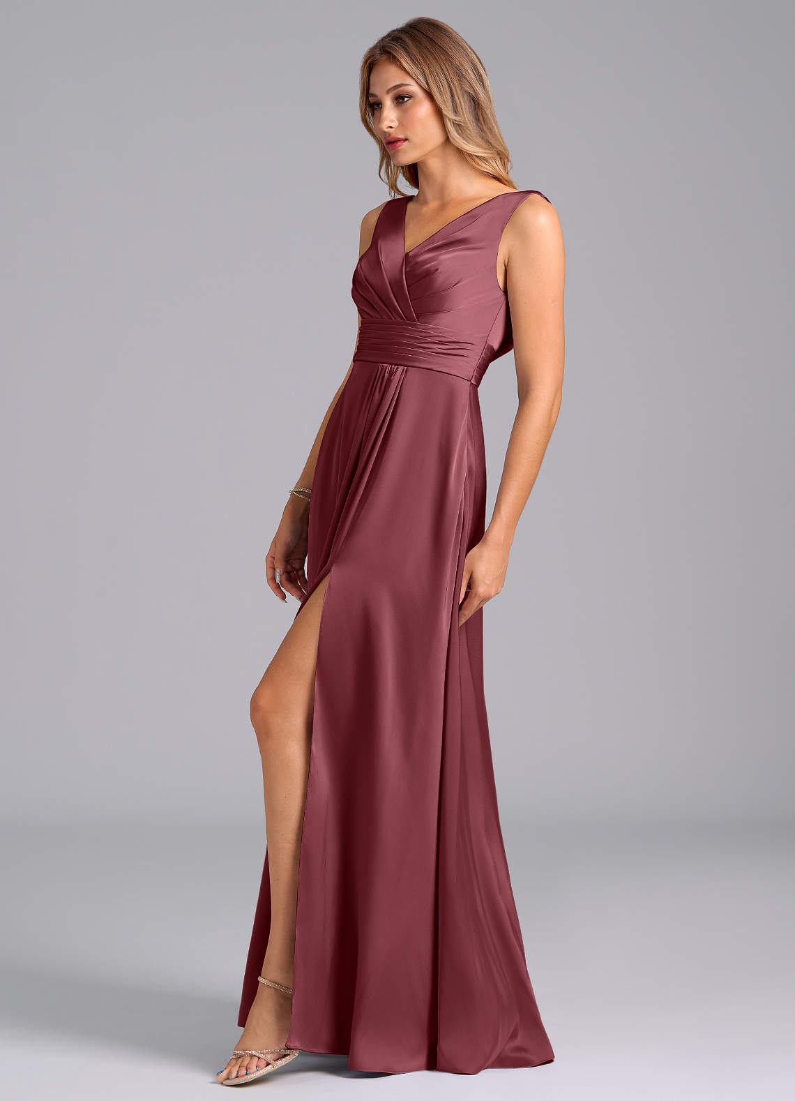 Azazie Karina Essayer des robes à la maison Robe Trapèze en Satin extensible Plissée Rose Du Désert image2