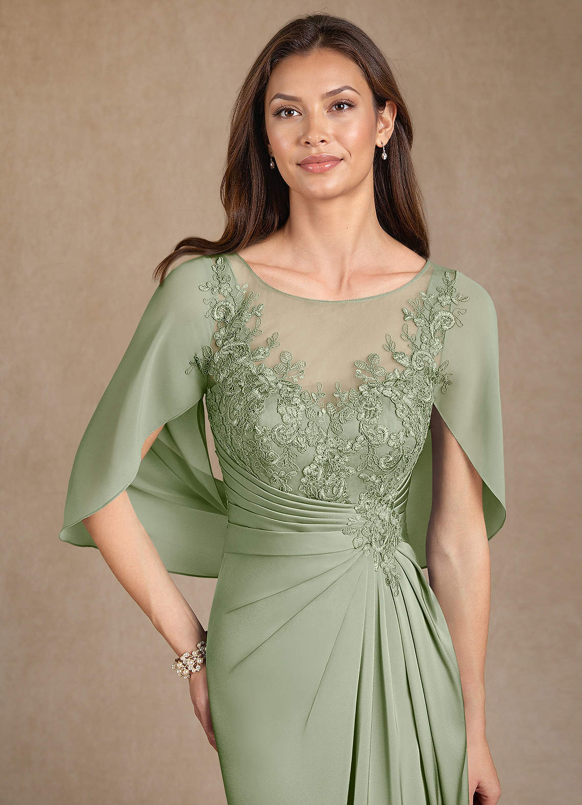Azazie Hera vestidos de madre de la novia Vestido de Salvia Polvorienta de Satén Elástico de Corte En A con Encaje image4