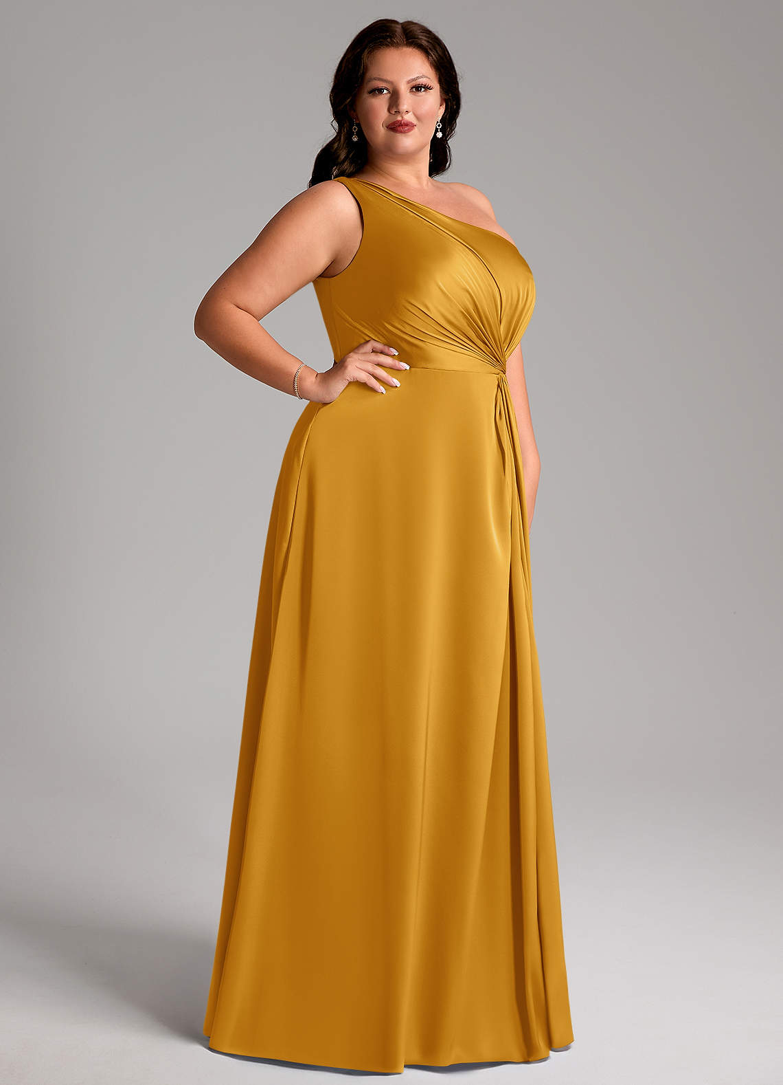 Azazie Brooke Vestidos de damas de honor Vestido de Caramelo de Satén Elástico de Corte en A con Hombro unilateral image9
