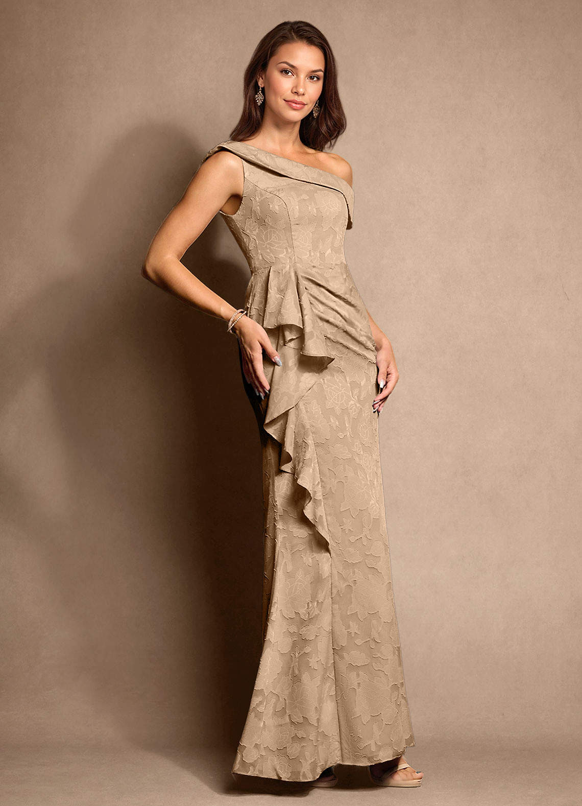 Azazie Hamptons vestidos de madre de la novia Vestido de Champán de Devorado Floral de Corte En A con Plisado image3