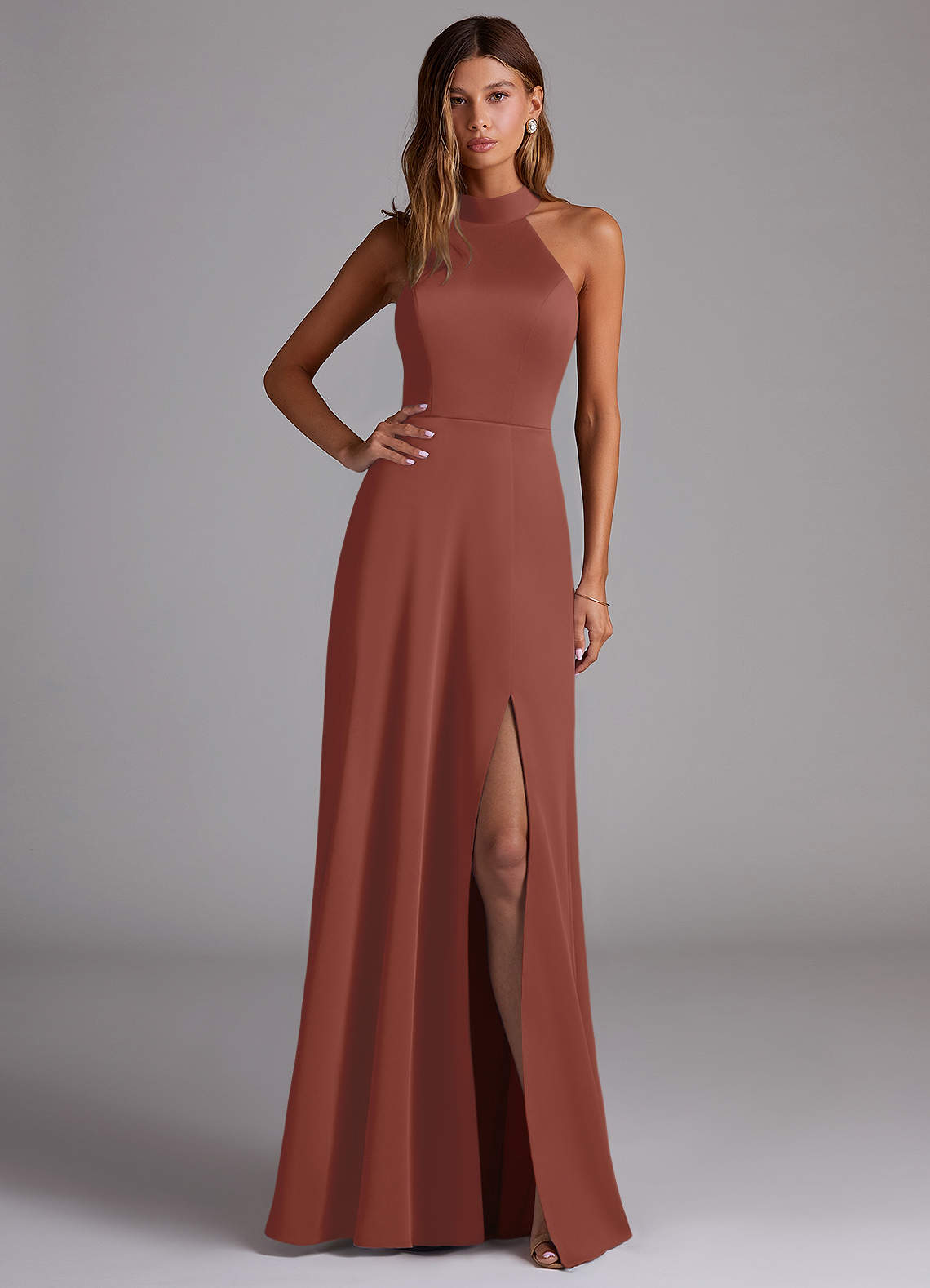 Azazie Myra Robes de demoiselle d'honneur Robe Trapèze en Satin extensible Fente Latérale Auburn image1