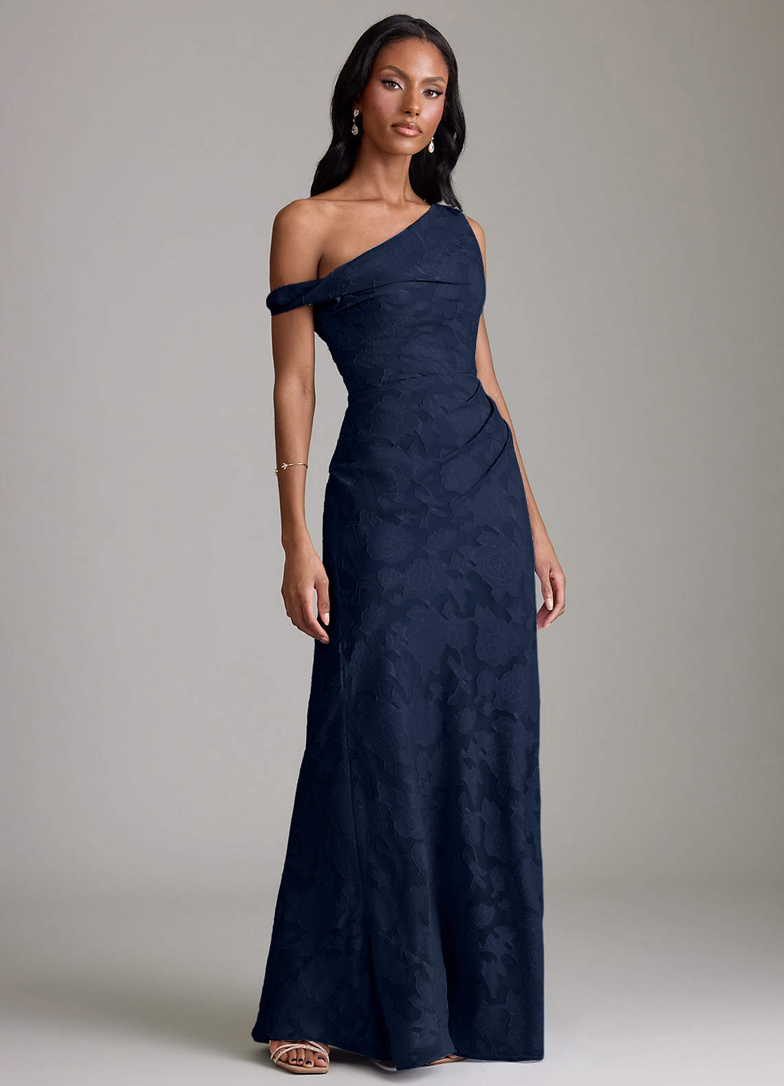 Azazie Emerson Vestidos de damas de honor Vestido de Azul Marino Oscuro de Devorado Floral de Corte Sirena con Vestidos sin tirantes image3