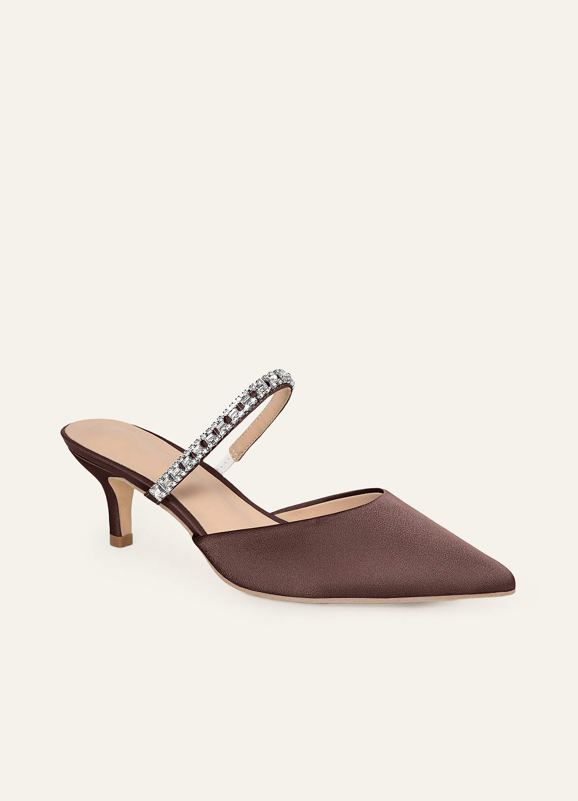 front Conjunto de sapatos de salto baixo e carteira em cetim elástico com strass, em cores combinando.