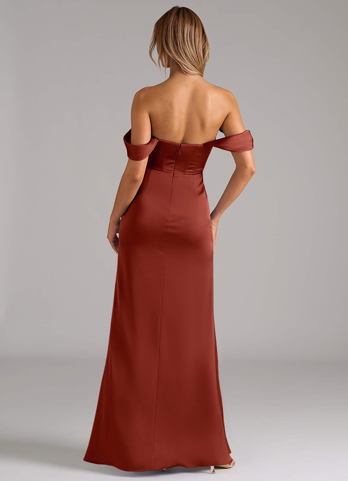 Azazie Johana Robes de demoiselle d'honneur Robe Sirène Convertible en Satin extensible Épaule décolletée Terracotta image3