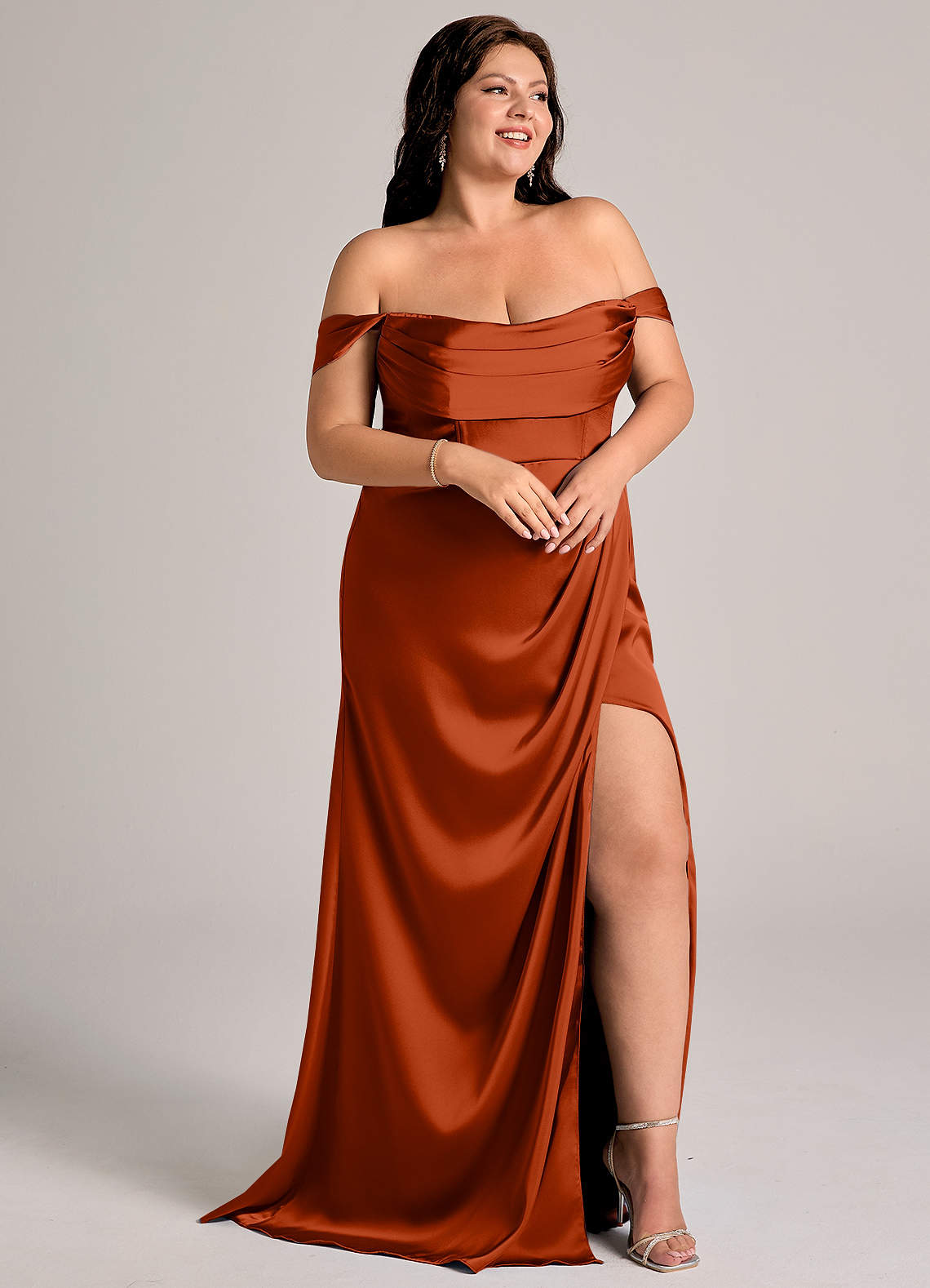 Azazie Johana Robes de demoiselle d'honneur Robe Sirène Convertible en Satin extensible Épaule décolletée Paprika image10