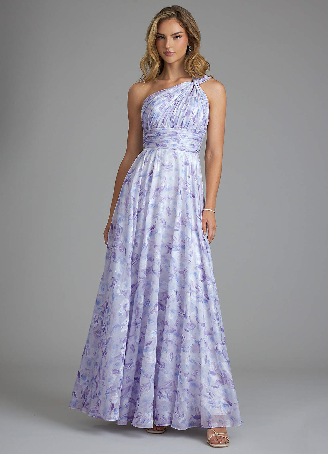Azazie Charlize Robes de demoiselle d'honneur Robe Trapèze en Aquarelle Florale Ue épaule Lilas Aquarelle Florale image1