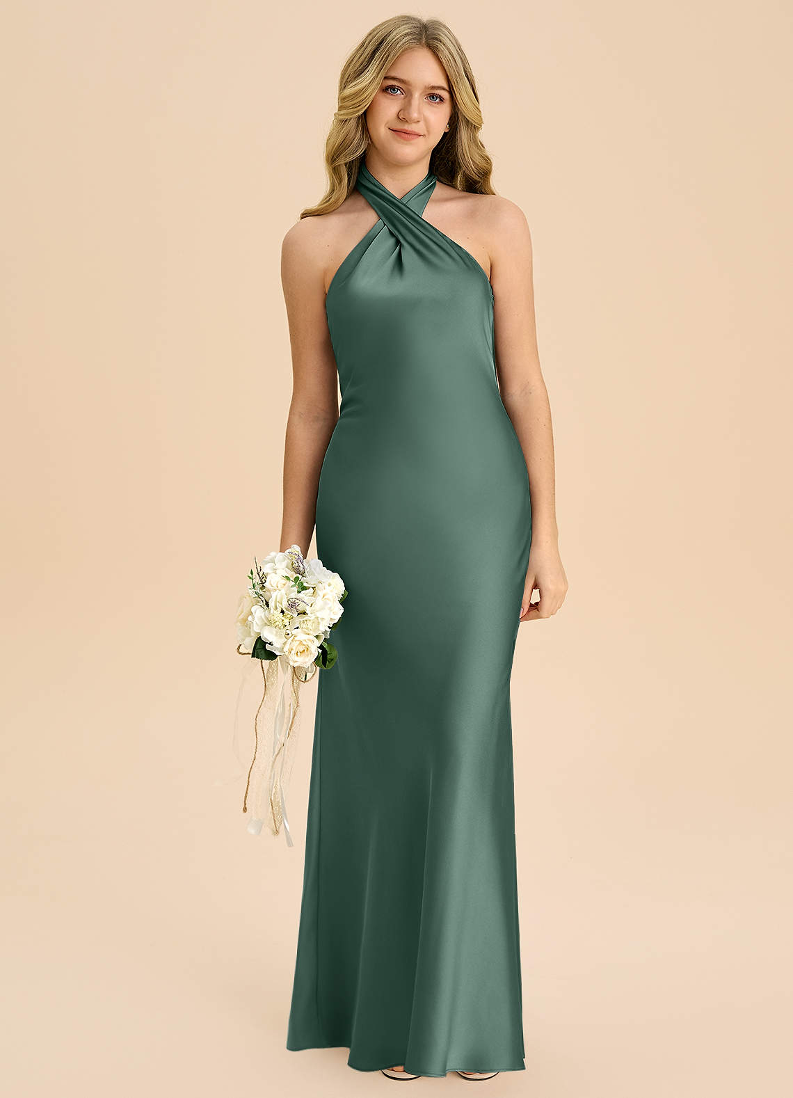 Azazie Chickie Junior Robe Fourreau en Satin extensible Plissée Eucalyptus image2