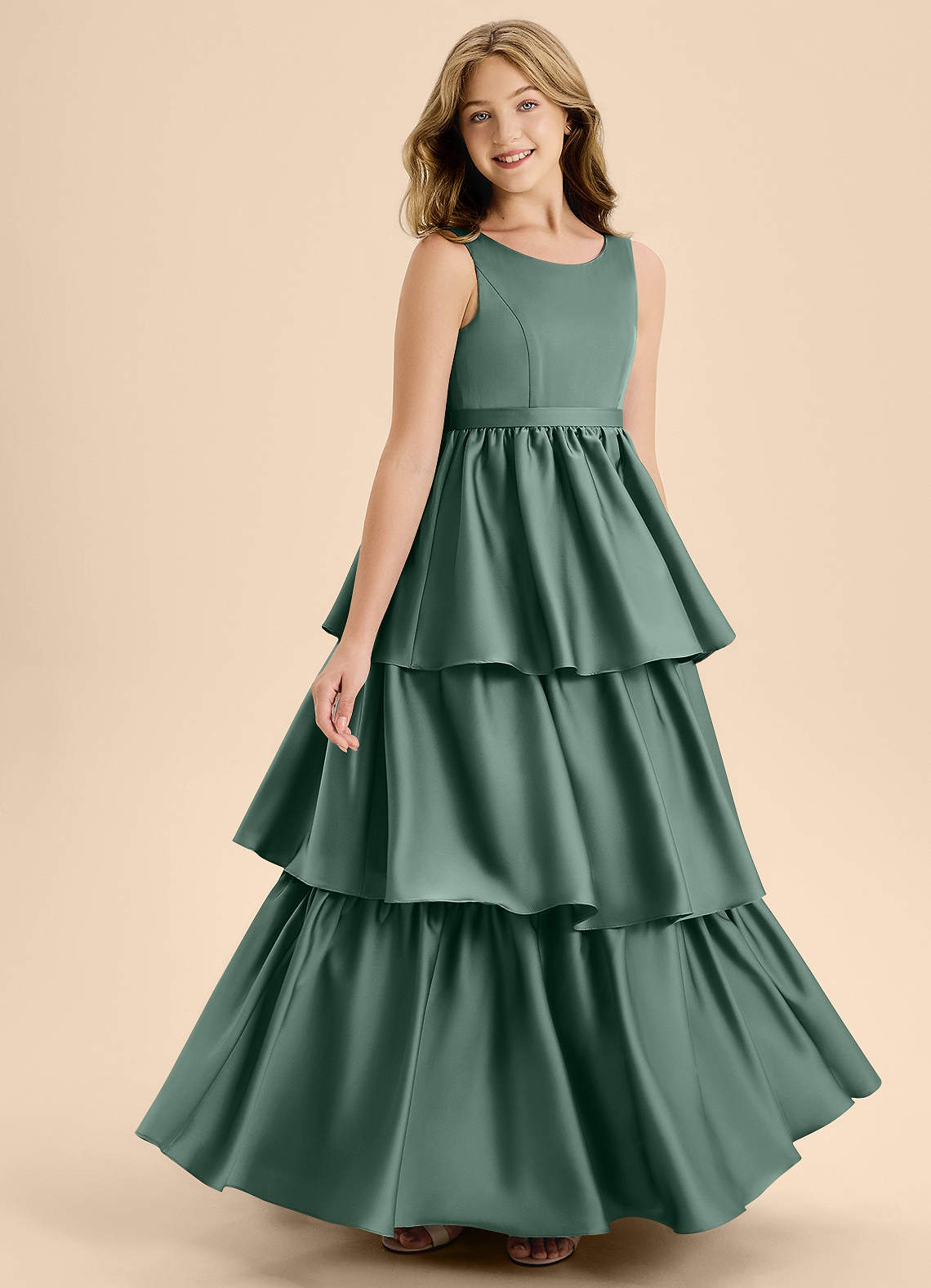 Azazie Meadowyn Junior Robe Trapèze en Satin extensible Arc Eucalyptus image2