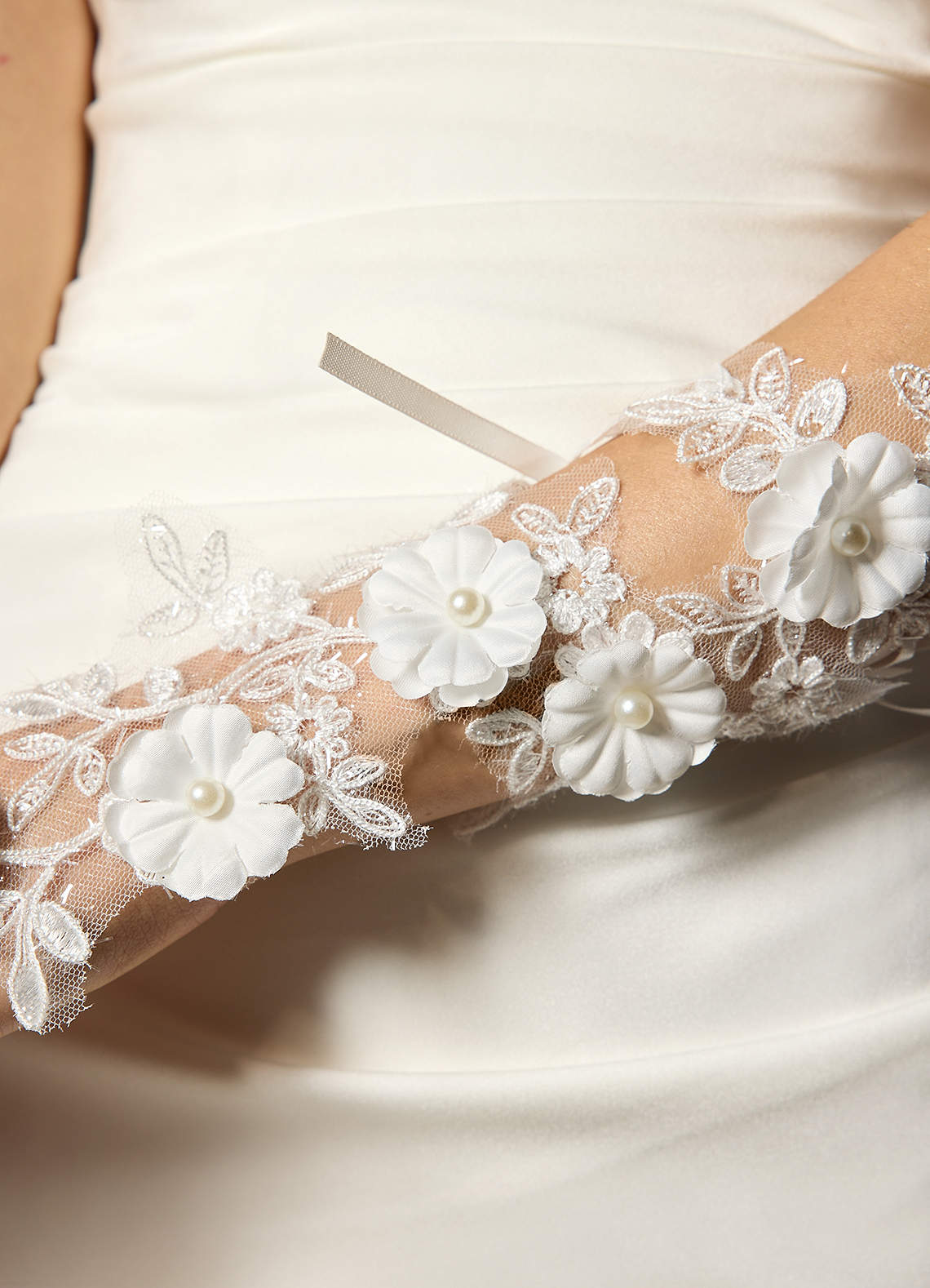 front Floral Embroidered Lace Fingerless Gloves