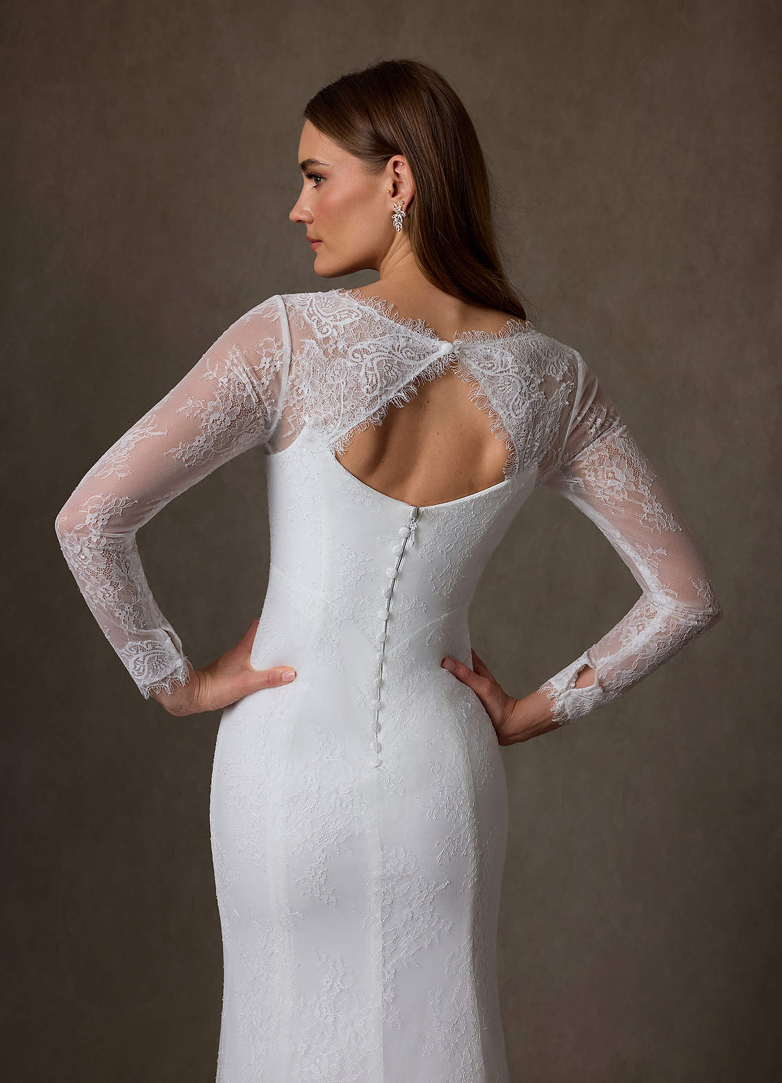 Azazie Briar Vestidos de noiva Vestido Diamante Branco de Renda de sereia com Decote em coração image4