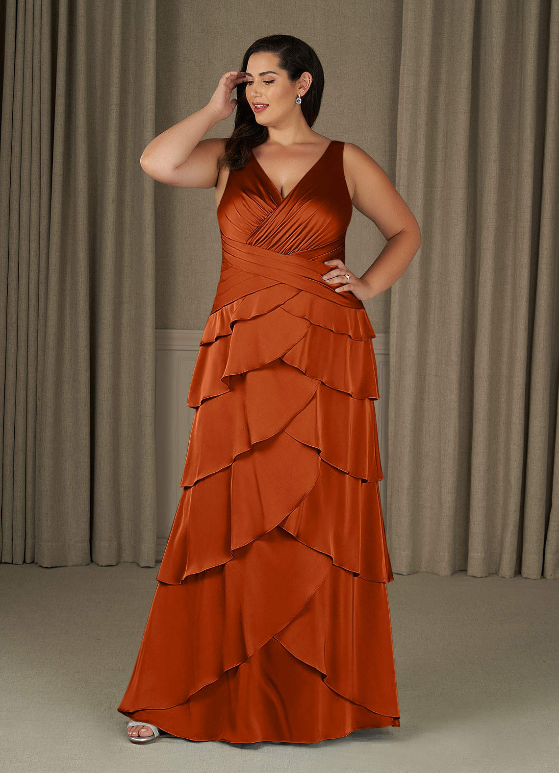 Azazie Viola Mère de la mariée Robes Robe Trapèze en Satin extensible Plissée Orange Brûlée image1