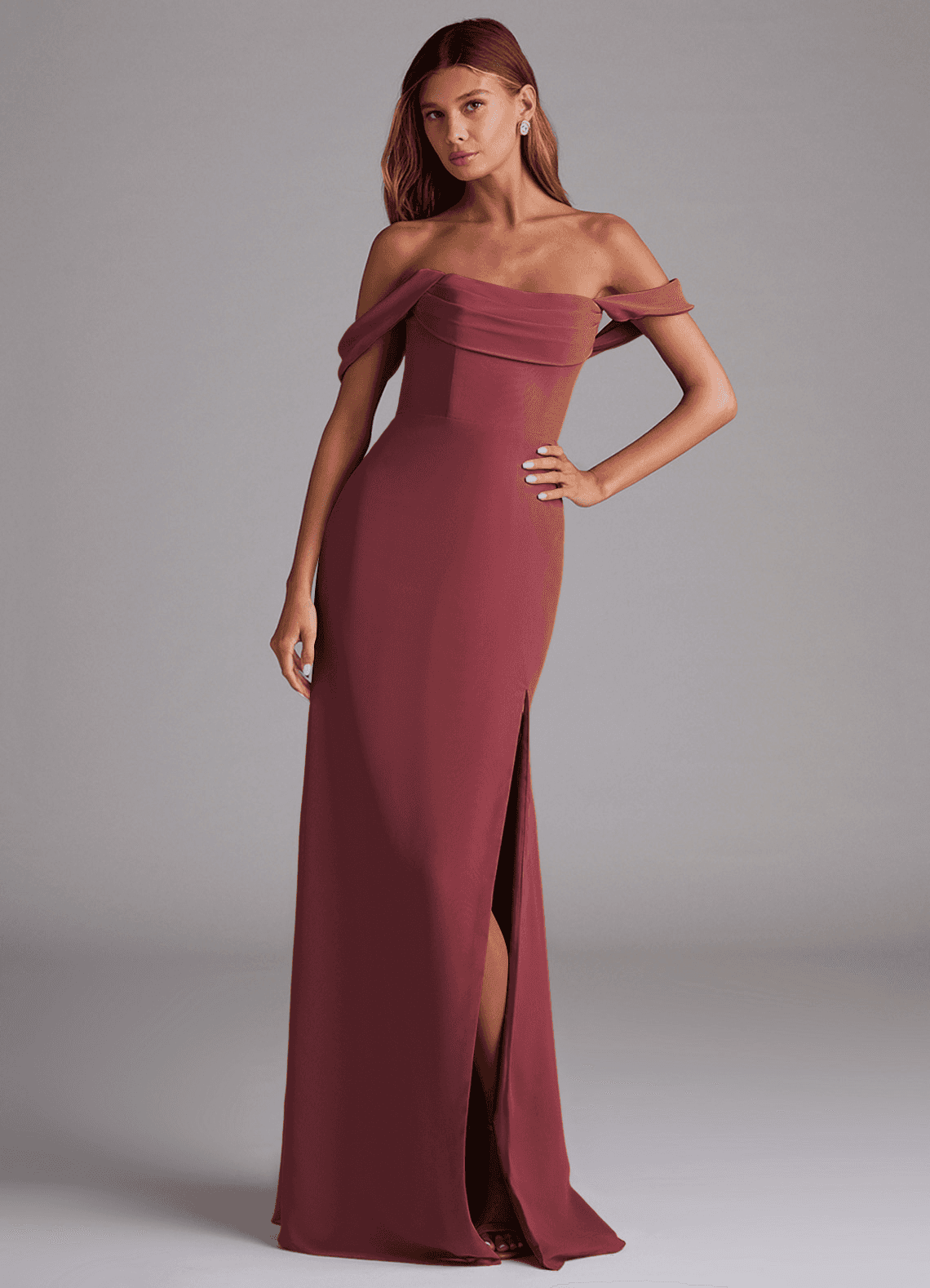 Azazie Saige Vestidos de damas de honor Vestido de Merlot de Gasa de Corte en A Convertible con Vestidos sin tirantes image3