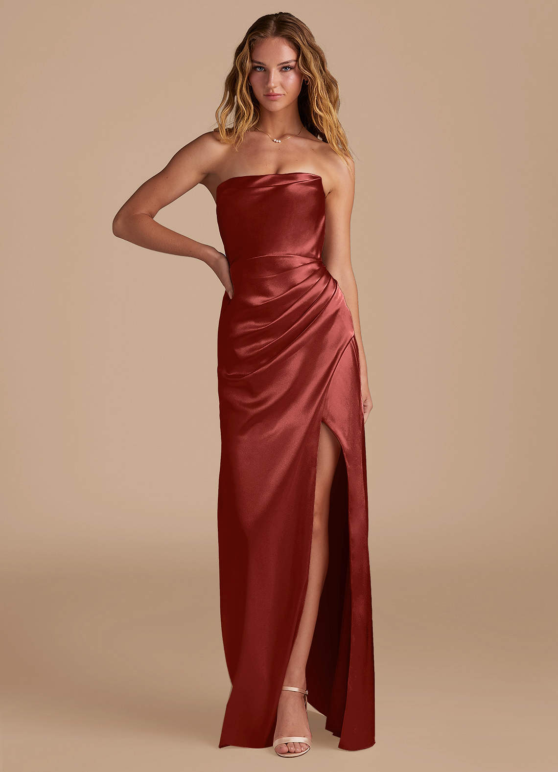 Azazie Leonis Robes de demoiselle d'honneur Robe Sirène Convertible en Satiné métallisé Plissée Terracotta image1