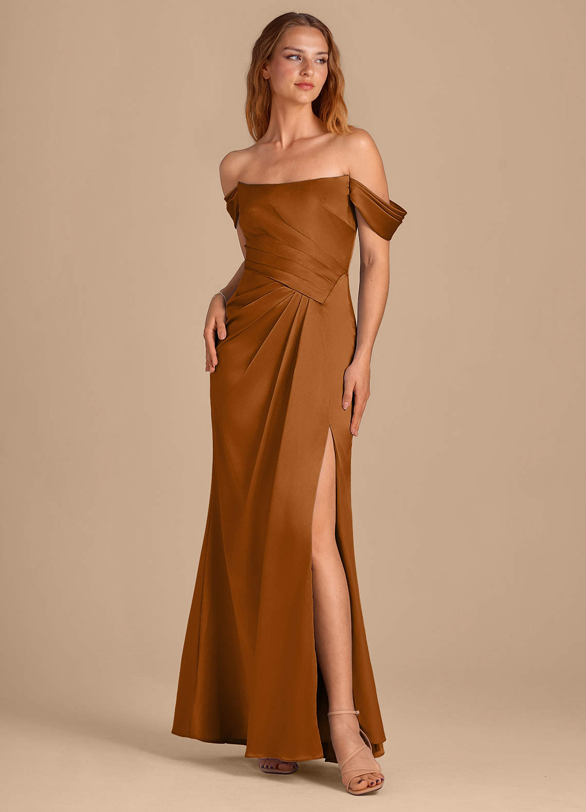 Azazie Shea Probar vestidos en casa Vestido de Agave de Satén Metálico de Corte Sirena Convertible con Vestidos sin tirantes image1