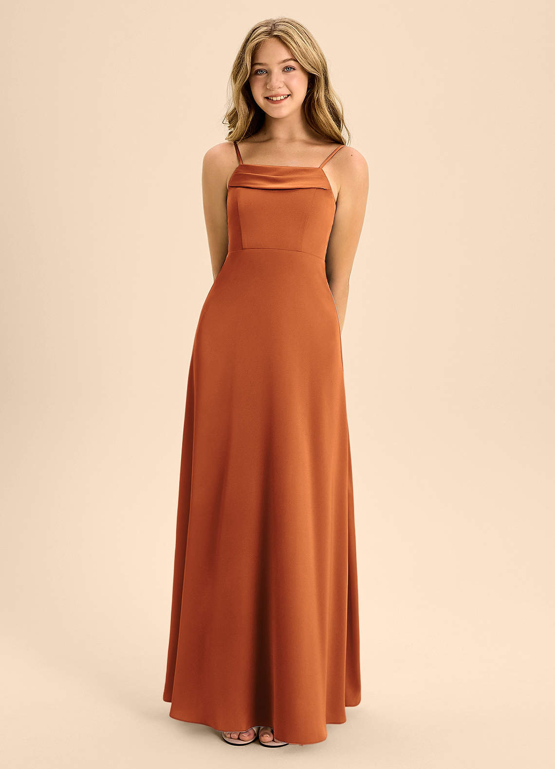 Azazie Anselie Junior Vestido Canela de Cetim elástico de Linha A com Fora do ombro image3