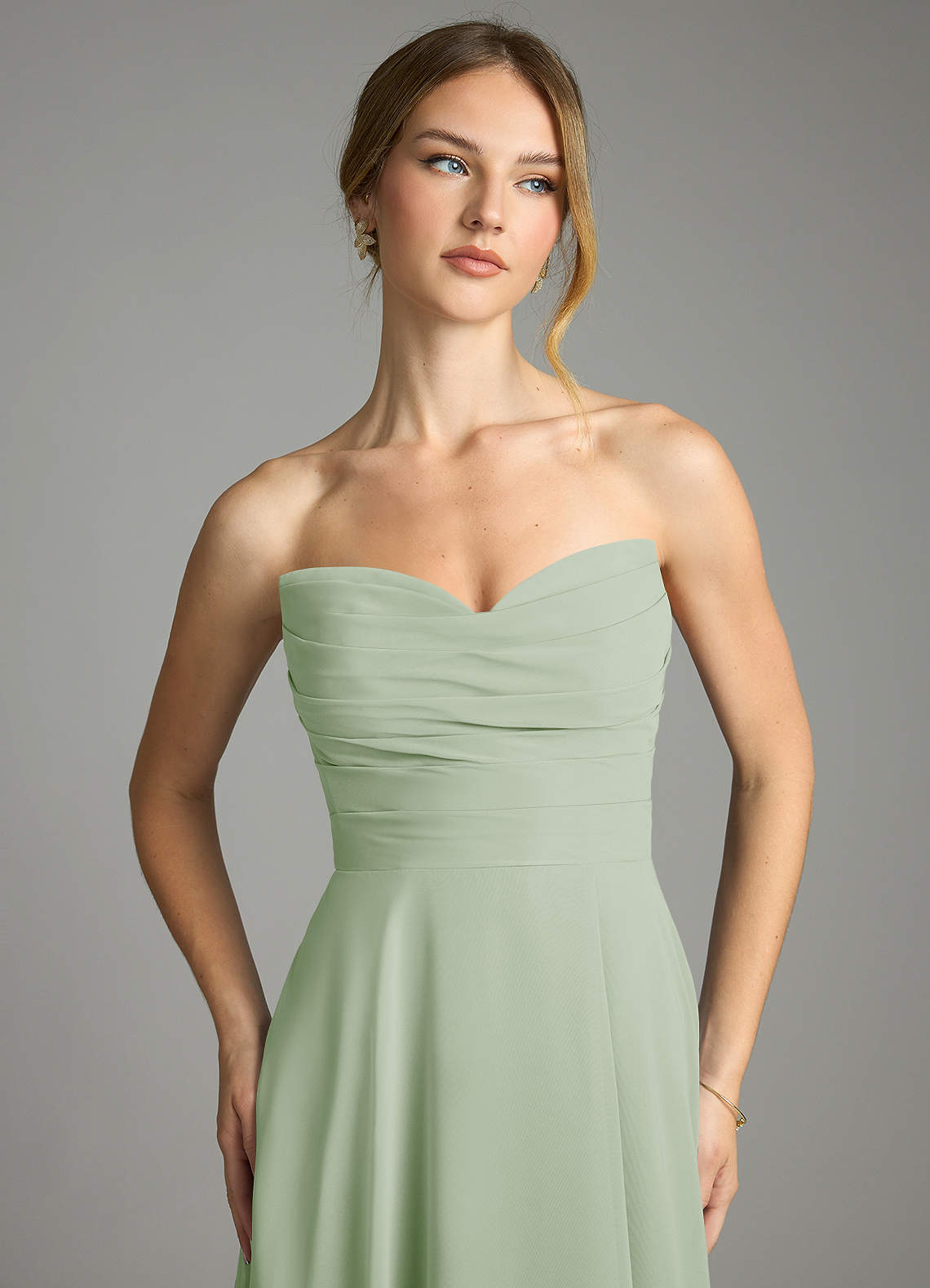 Azazie Ayla Abiti da Damigella Abito A-Line in Chiffon Scollo a Cuore Verde Salvia image5