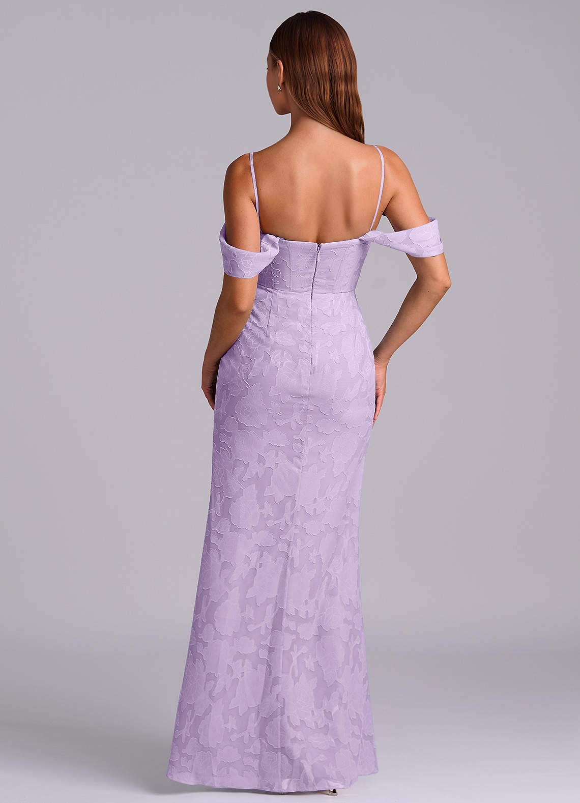 Azazie Johana Robes de demoiselle d'honneur Robe Sirène Convertible en Blumen-Burnout Épaule décolletée Lilas image6