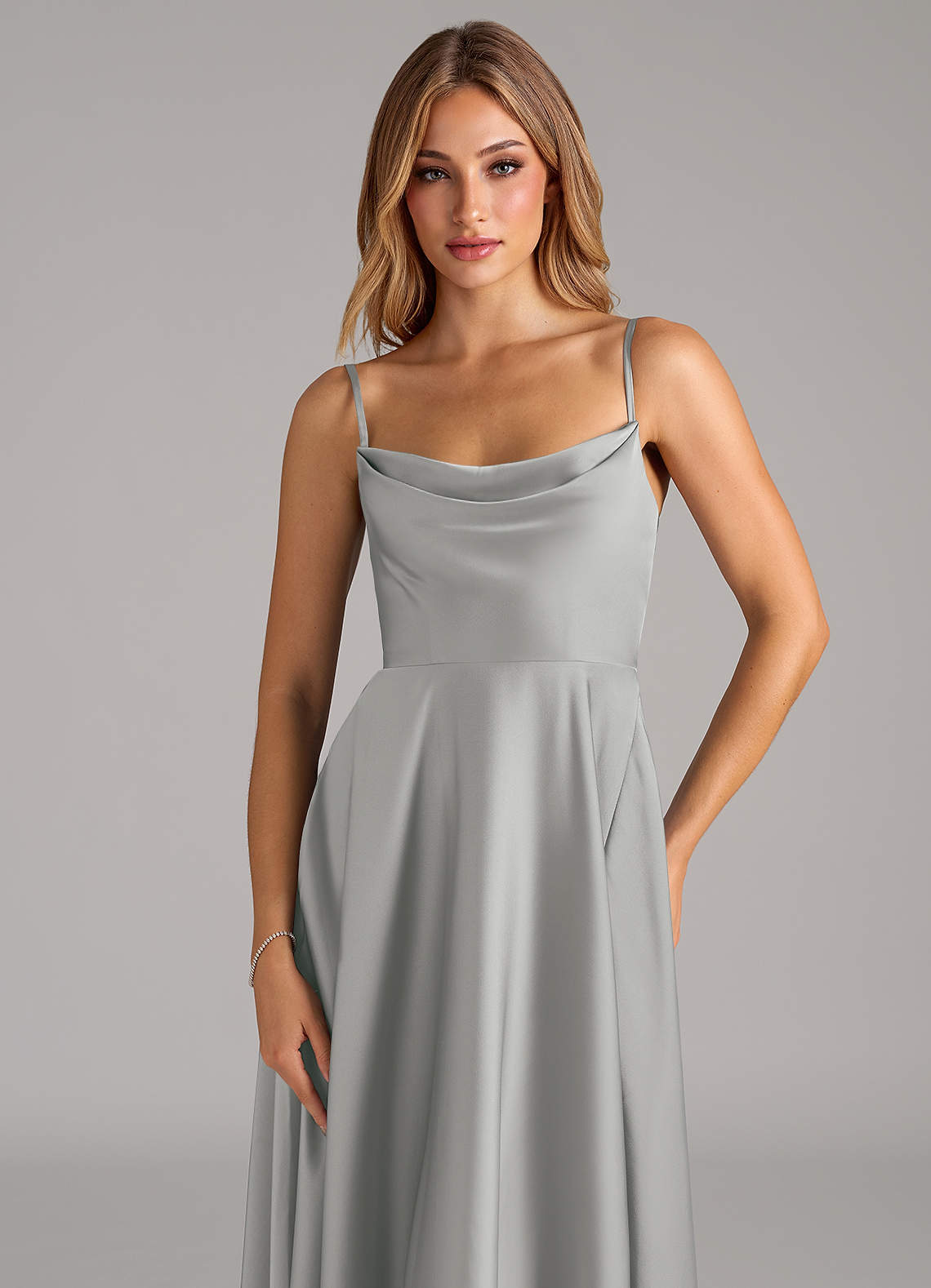 Azazie Elle Vestidos de damas de honor Vestido de Plata de Satén Elástico de Corte en A con Plisado image1