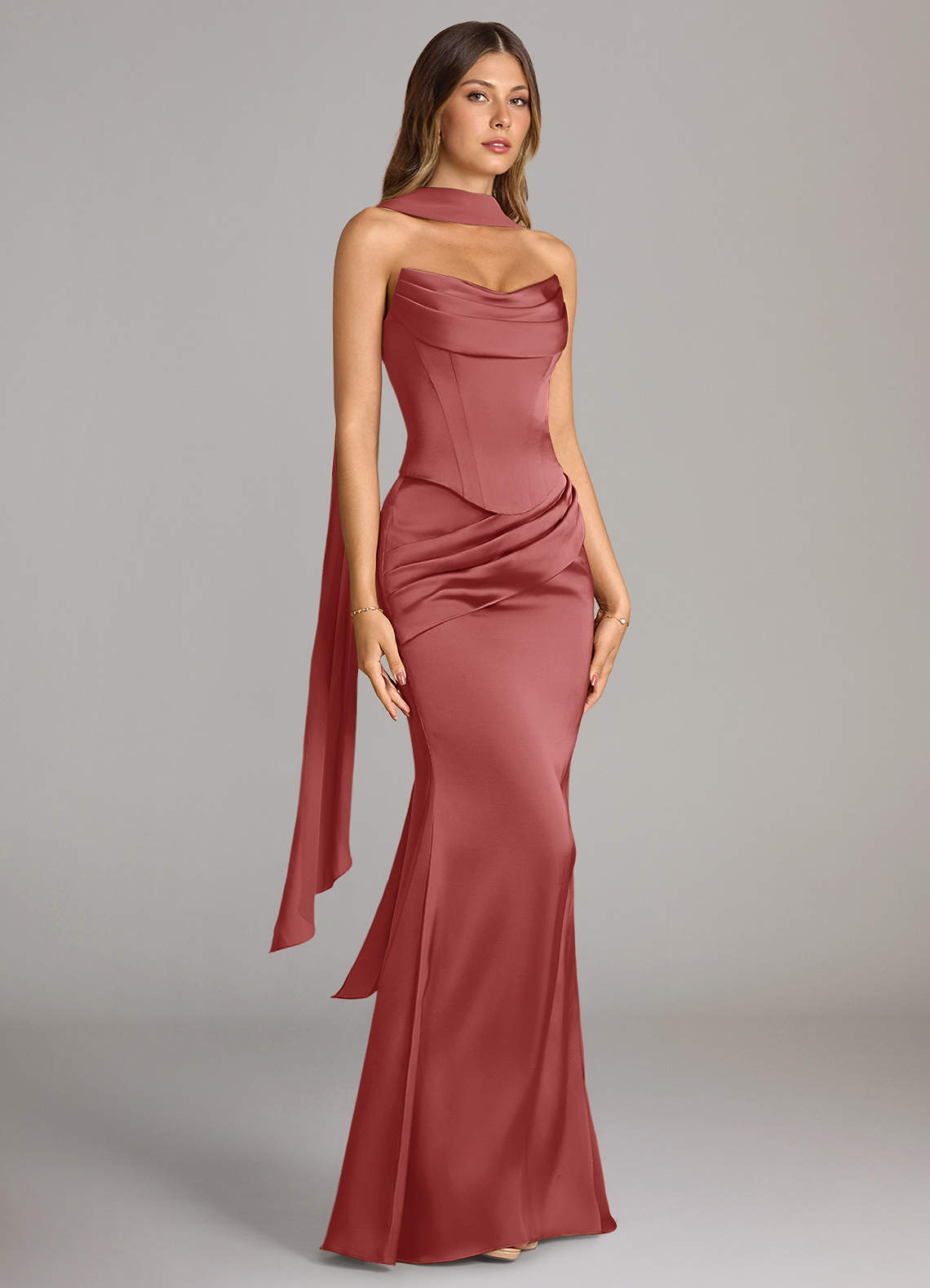 Azazie Sorrel Robes de demoiselle d'honneur Robe Sirène Convertible en Satin extensible Sans bretelles Antique Rose image3