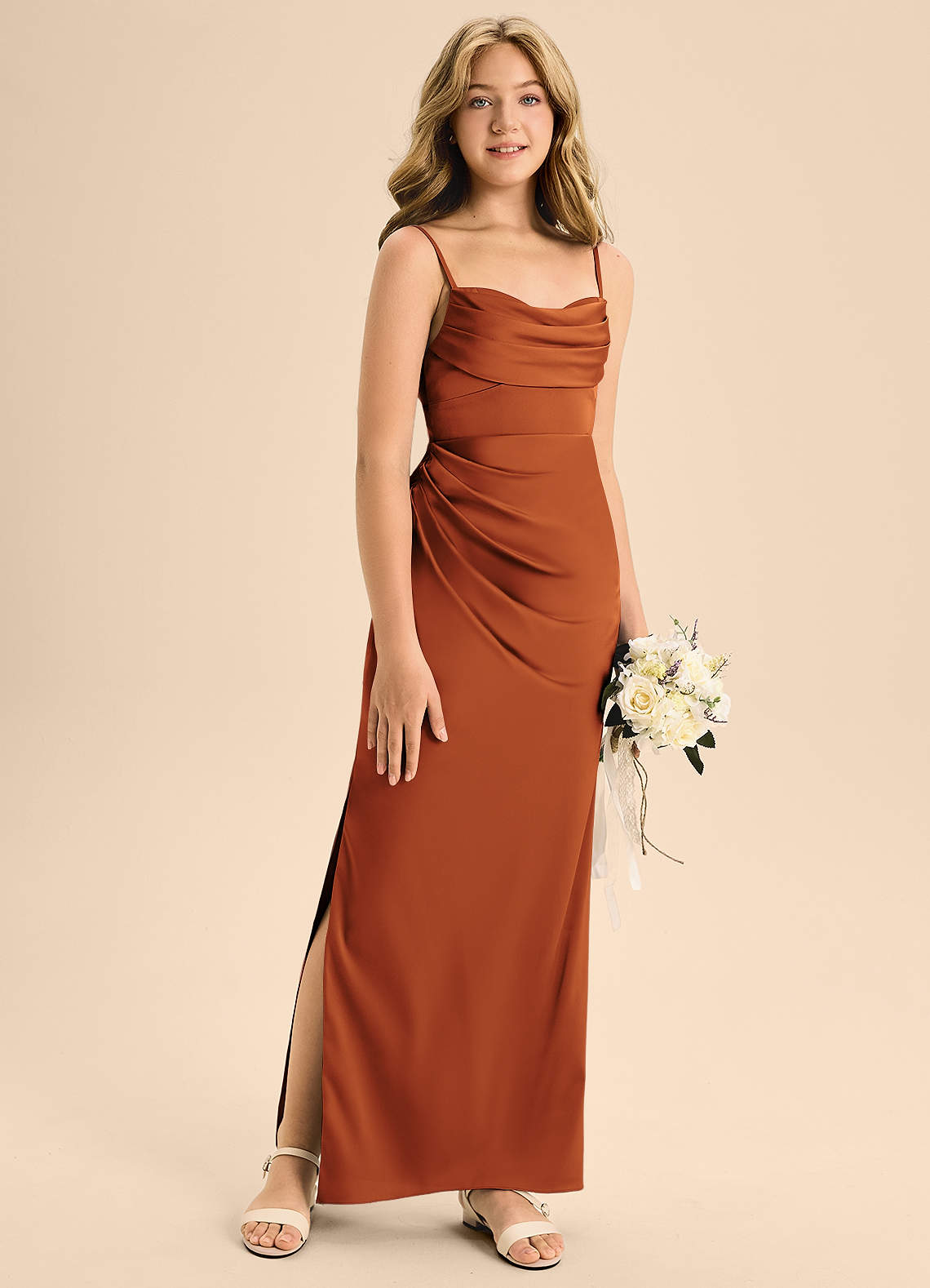 Azazie Mai Junior Vestido Canela de Cetim elástico de Linha A com Decote em coração image2