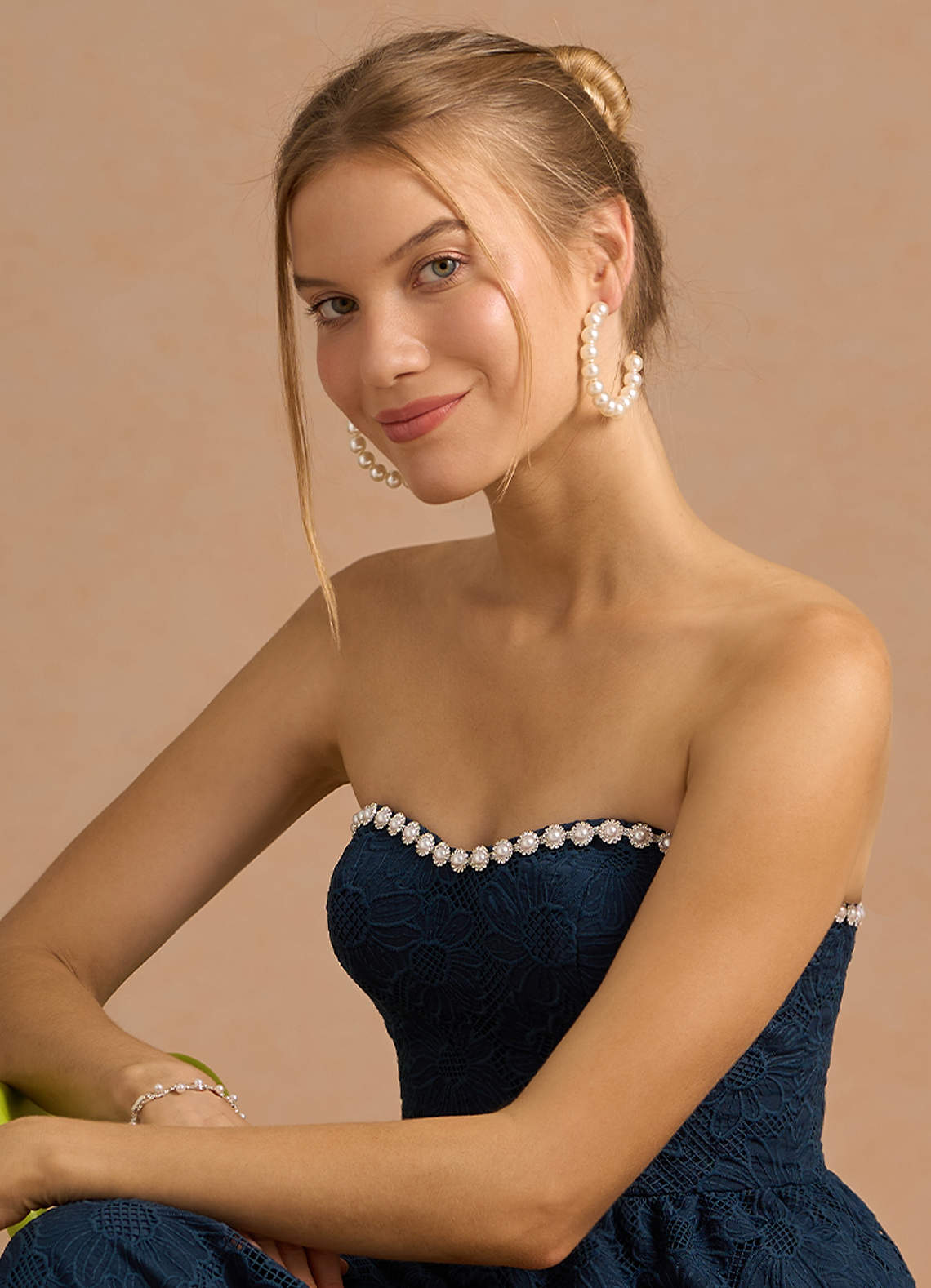 front Pendientes de aro grandes de perla