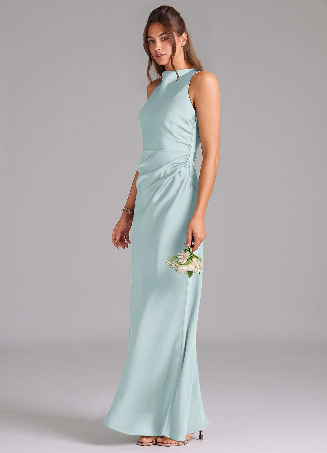 Azazie Evadne Robes de demoiselle d'honneur Robe Trapèze en Satin extensible Plissée Brume image1