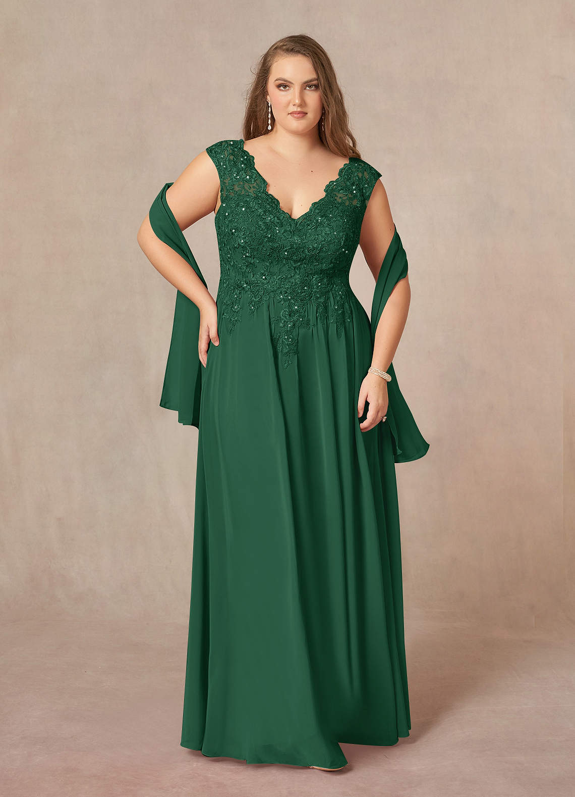 Azazie Amethyst Mère de la mariée Robes Robe Trapèze en Mousseline de soie Paillettes col V Vert Foncé image1