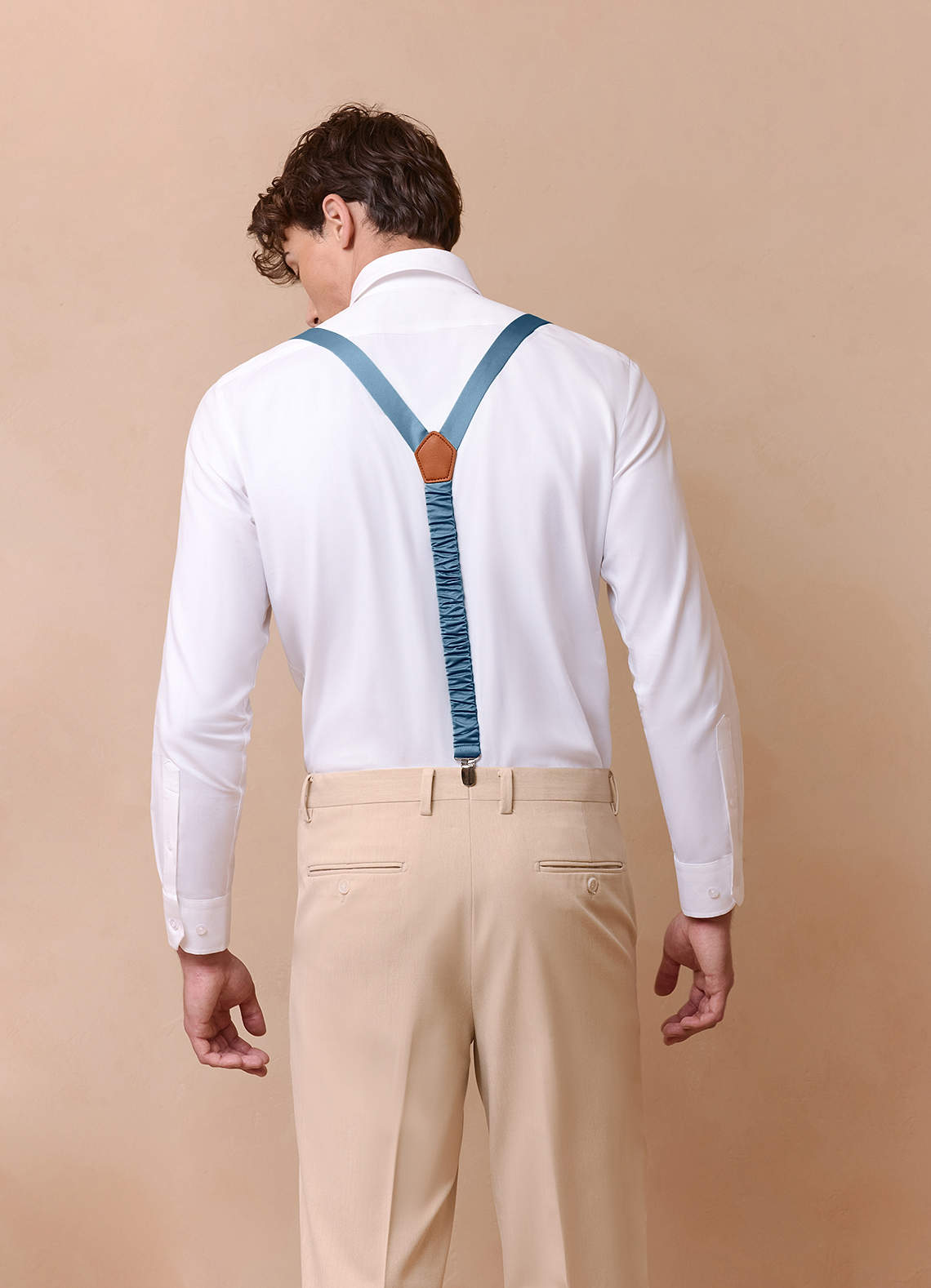 front Bijpassende kleur matte satijnen bretels