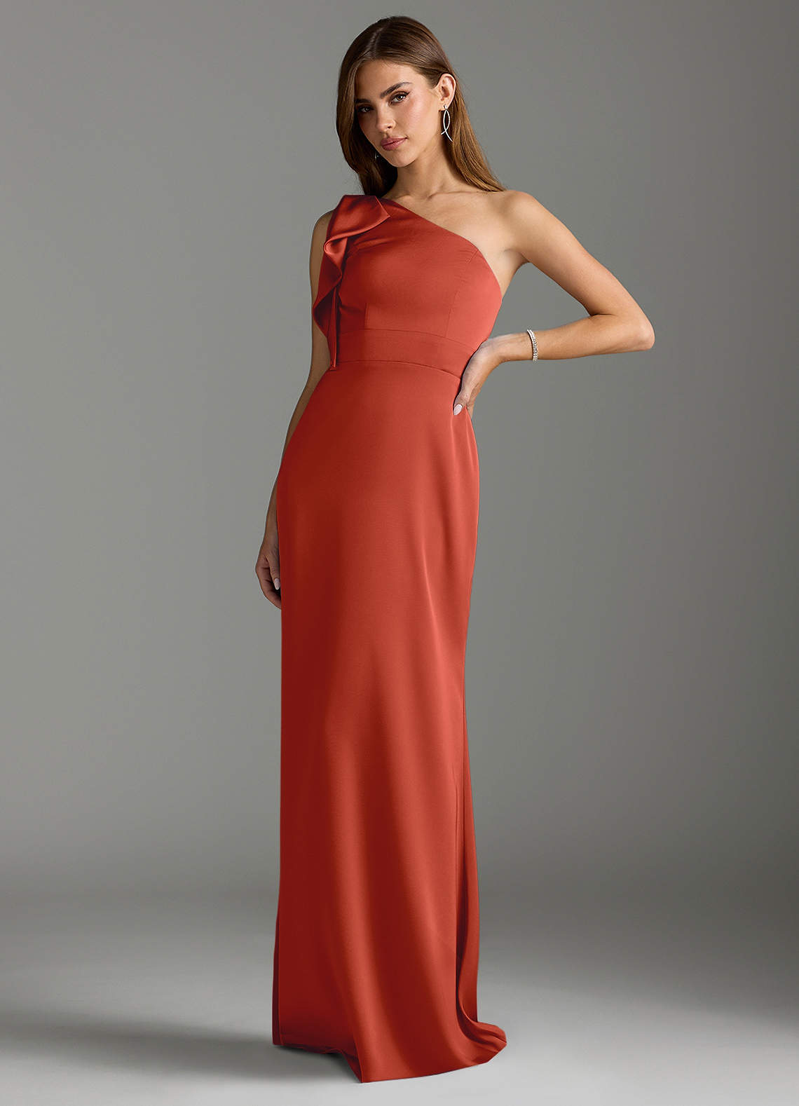 Azazie Rinna Vestidos de damas de honor Vestido de Óxido de Satén Elástico de Corte Sirena con Volante image3
