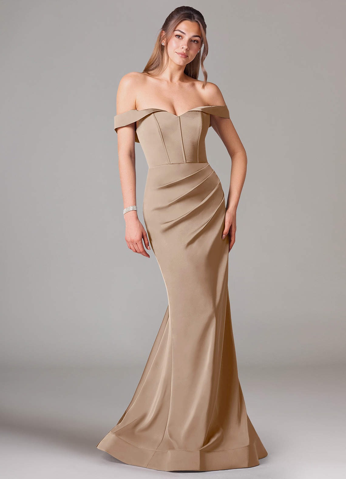 Azazie Everly Vestidos de damas de honor Vestido de Gris Pardo de Satén Elástico de Corte Sirena Convertible con Vestidos sin tirantes image1