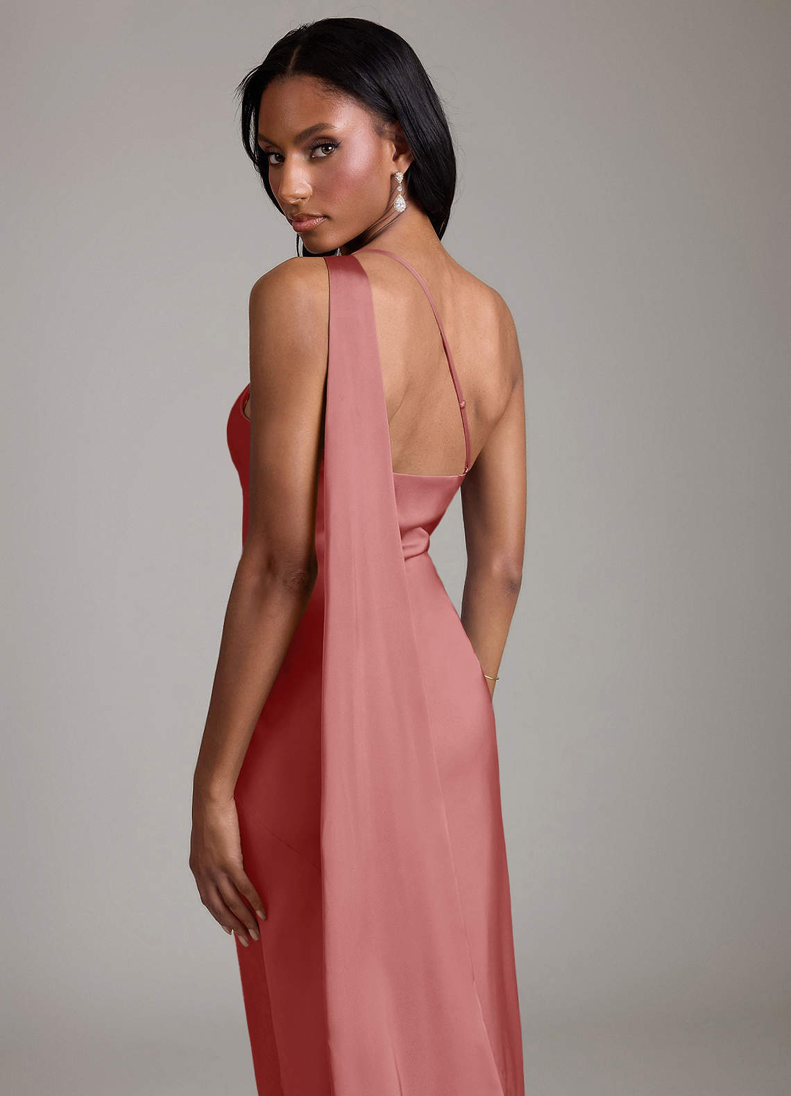 Azazie Juniper Vestidos de madrinha de casamento Vestido Rosa Antiga de Cetim elástico de sereia com Um ombro image1