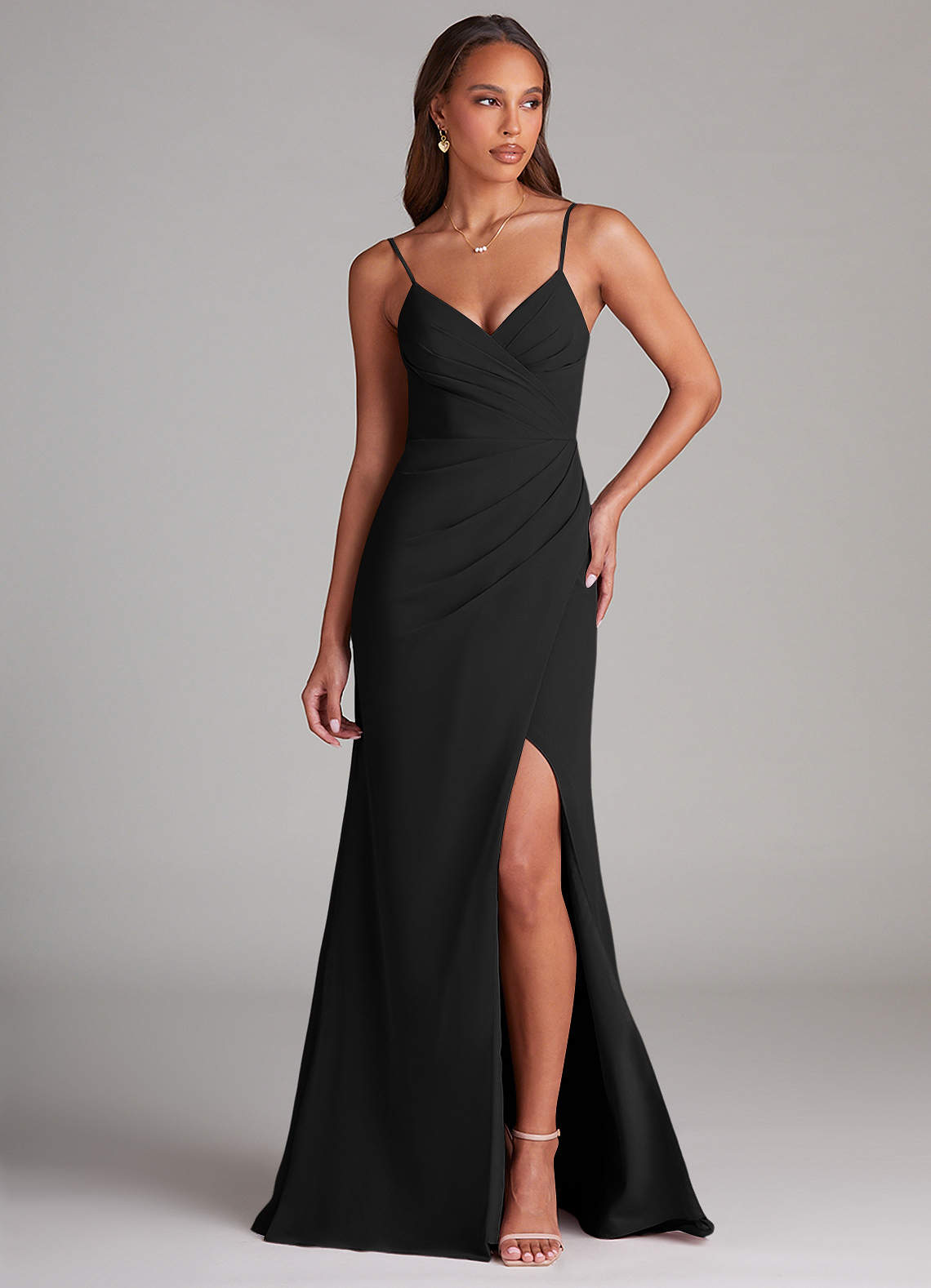 Azazie Maci Vestidos de damas de honor Vestido de Negro de Gasa de Corte Recto con Plisado image1