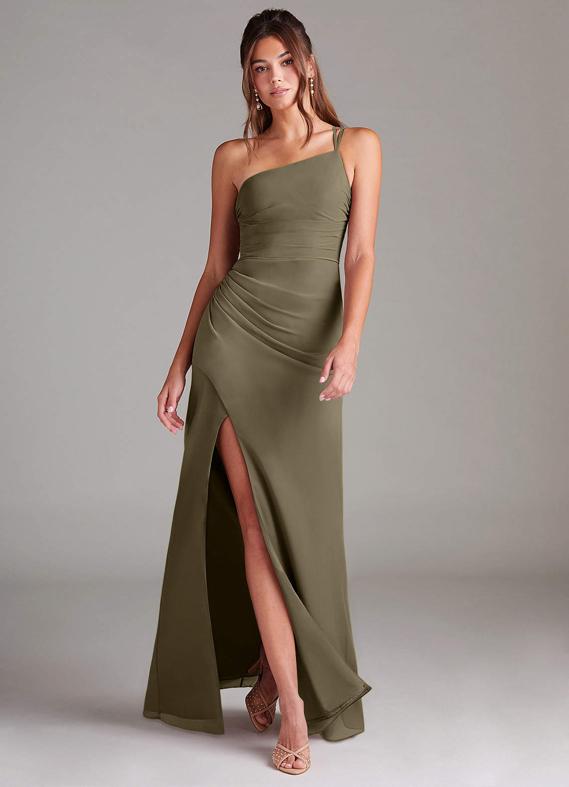 Azazie Eren Robes de demoiselle d'honneur Robe Fourreau en Mousseline de soie Ue épaule Vert Saule image1